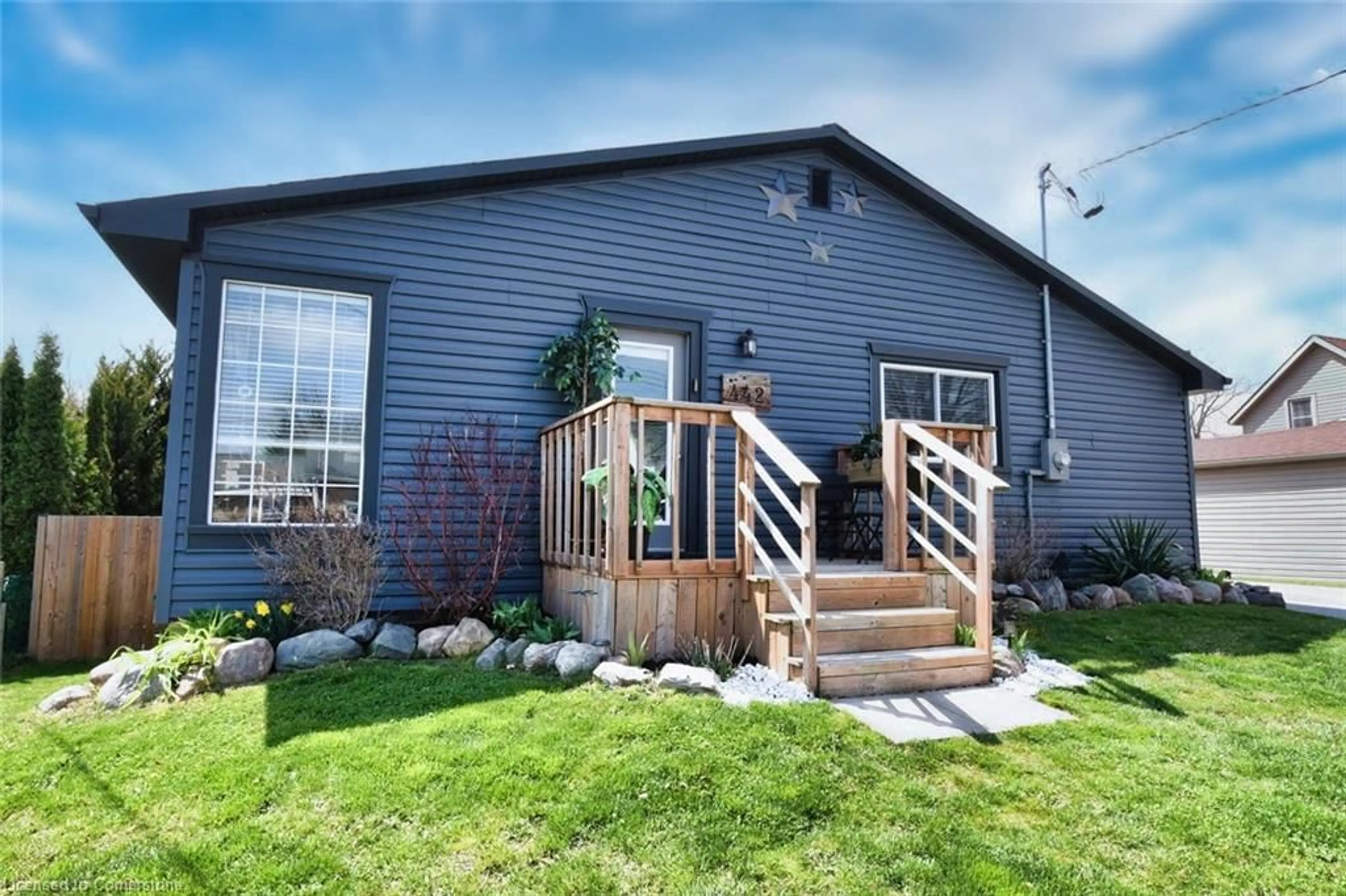 Home with vinyl exterior material, unknown for 442 East St, Delhi Ontario N4B 1L8