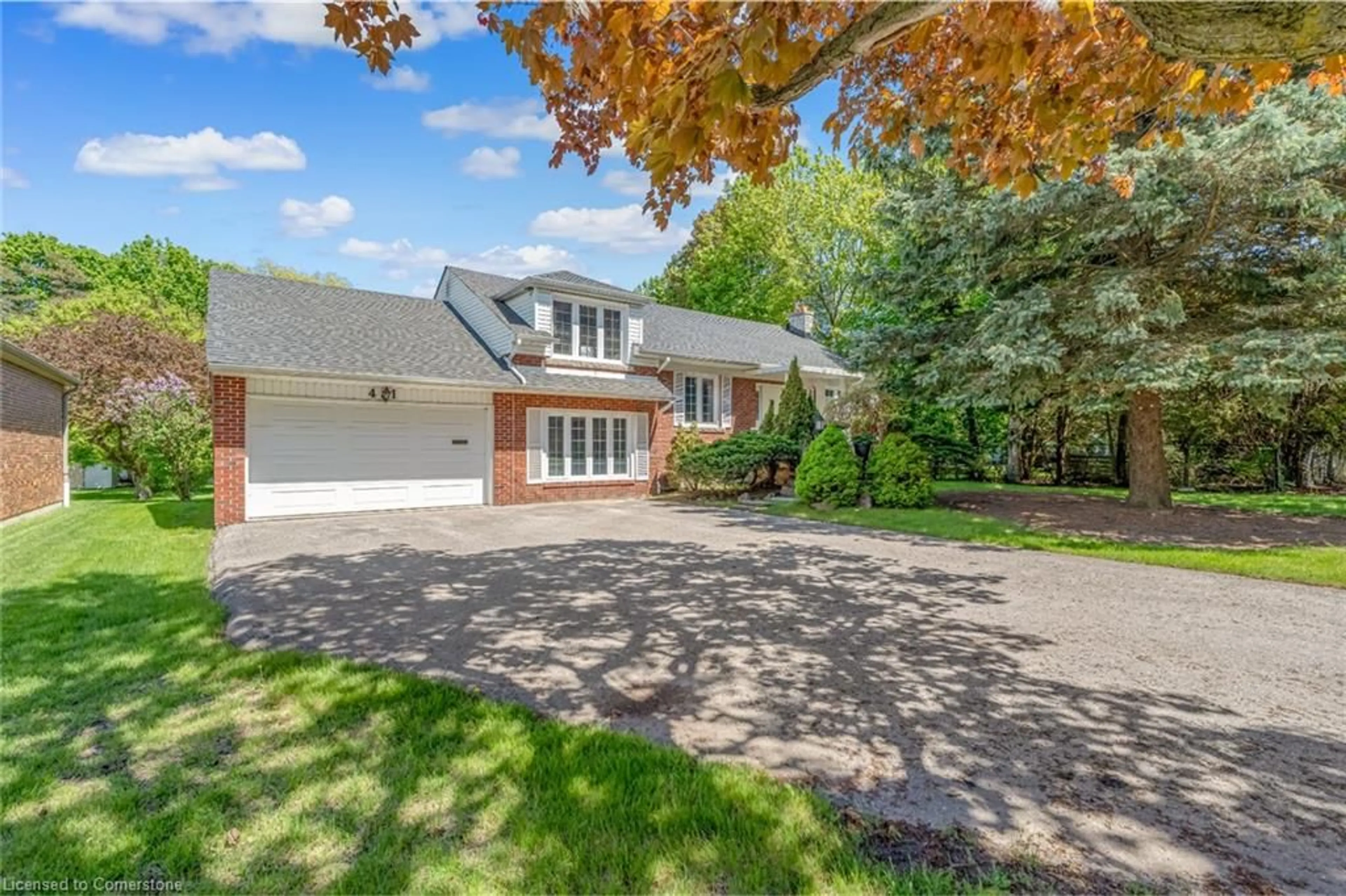 A pic from outside/outdoor area/front of a property/back of a property/a pic from drone, street for 41 Mcnab Blvd, Scarborough Ontario M1M 2W6