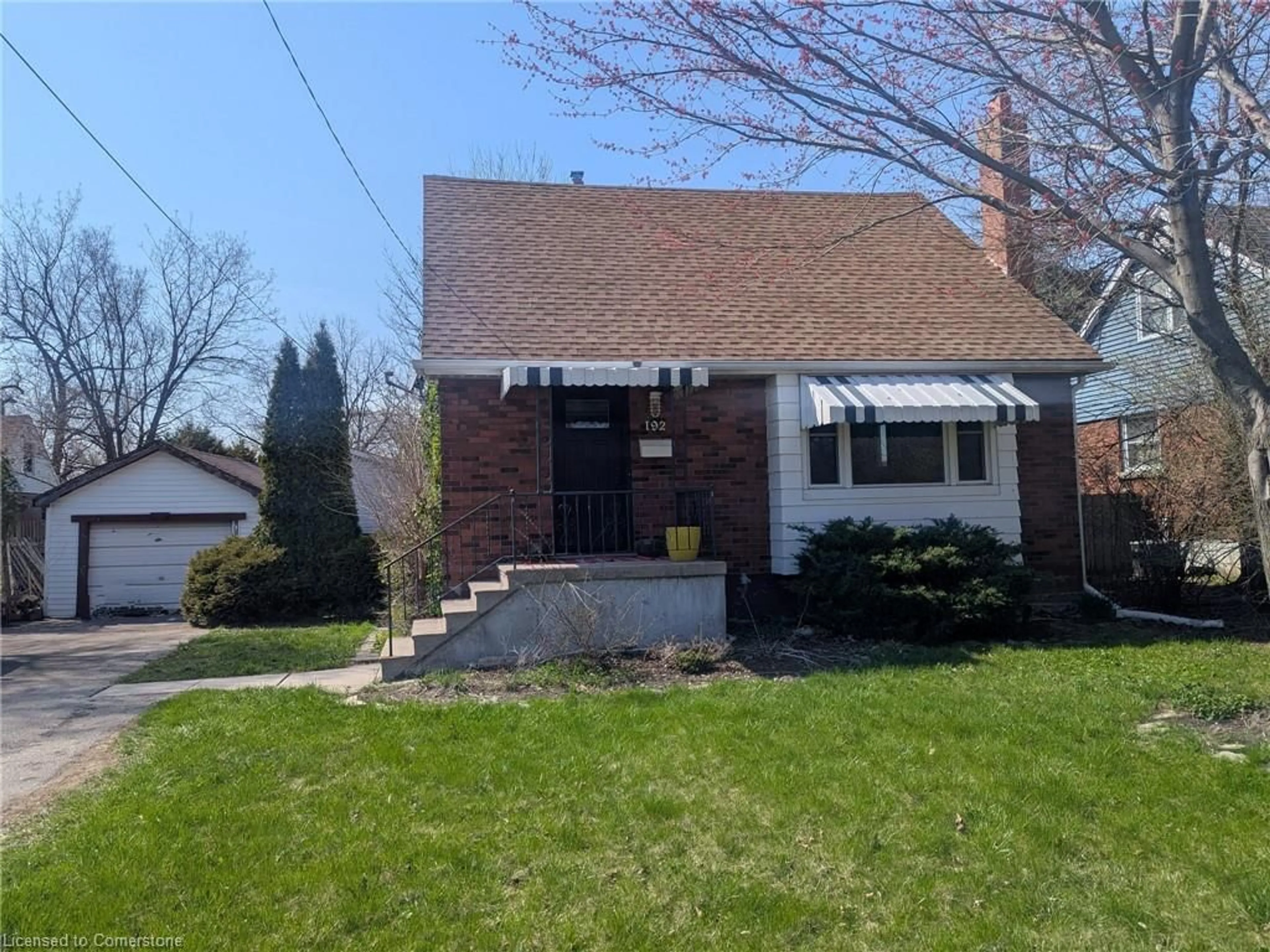 Home with brick exterior material, street for 192 East 38th St, Hamilton Ontario L8V 4E9