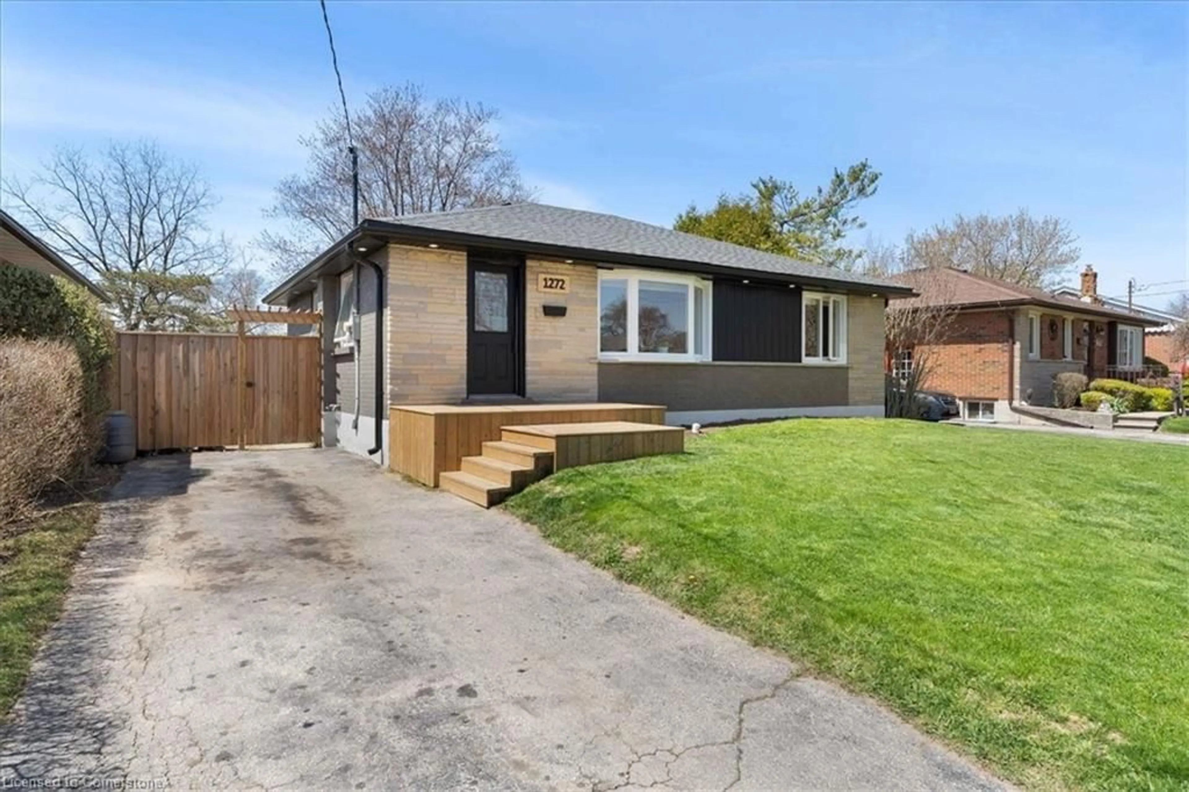 Unknown for 1272 De Quincy Cres, Burlington Ontario L7P 1E4
