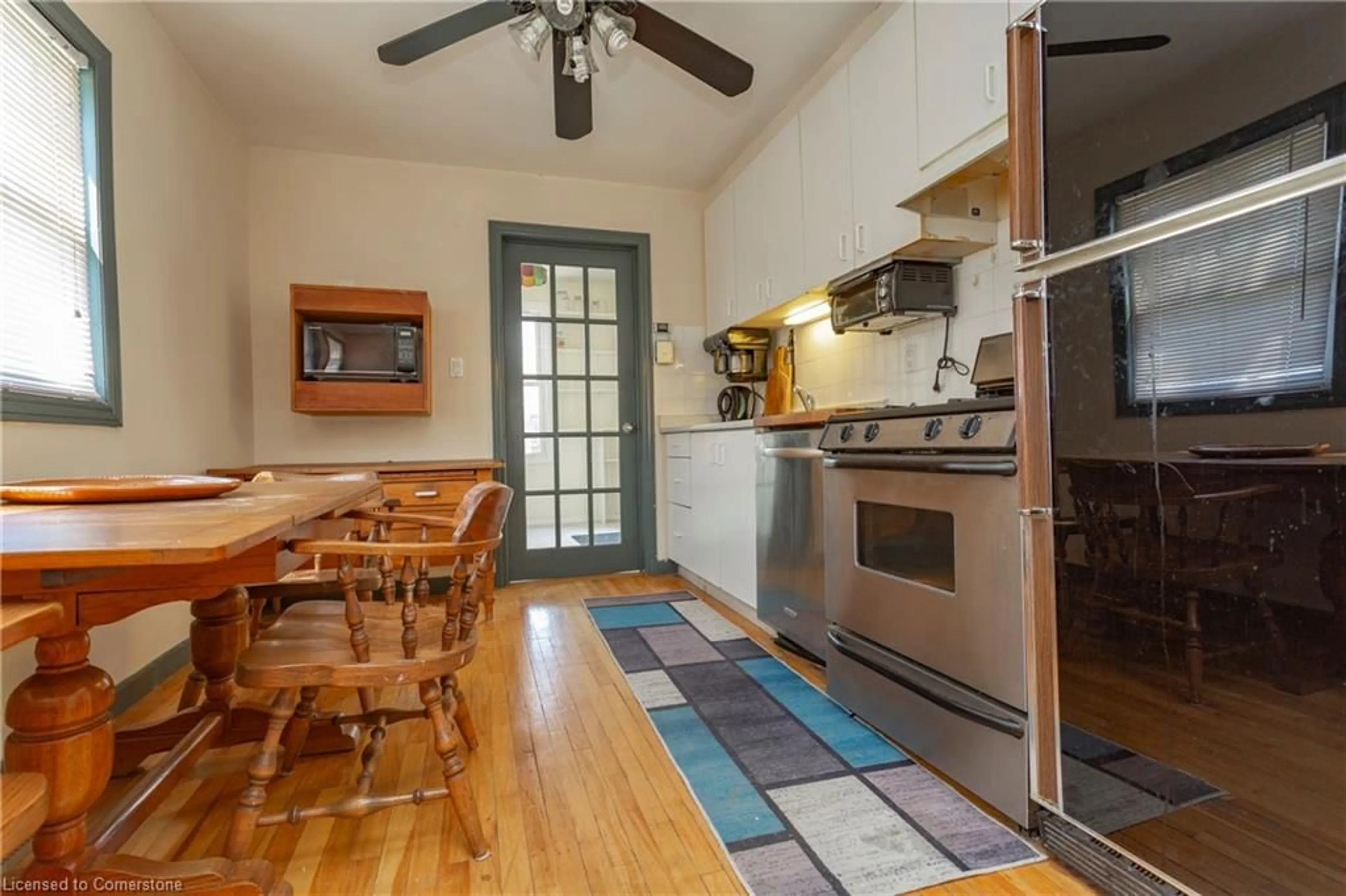 Standard kitchen, unknown for 56 East 31st St, Hamilton Ontario L8V 3N7