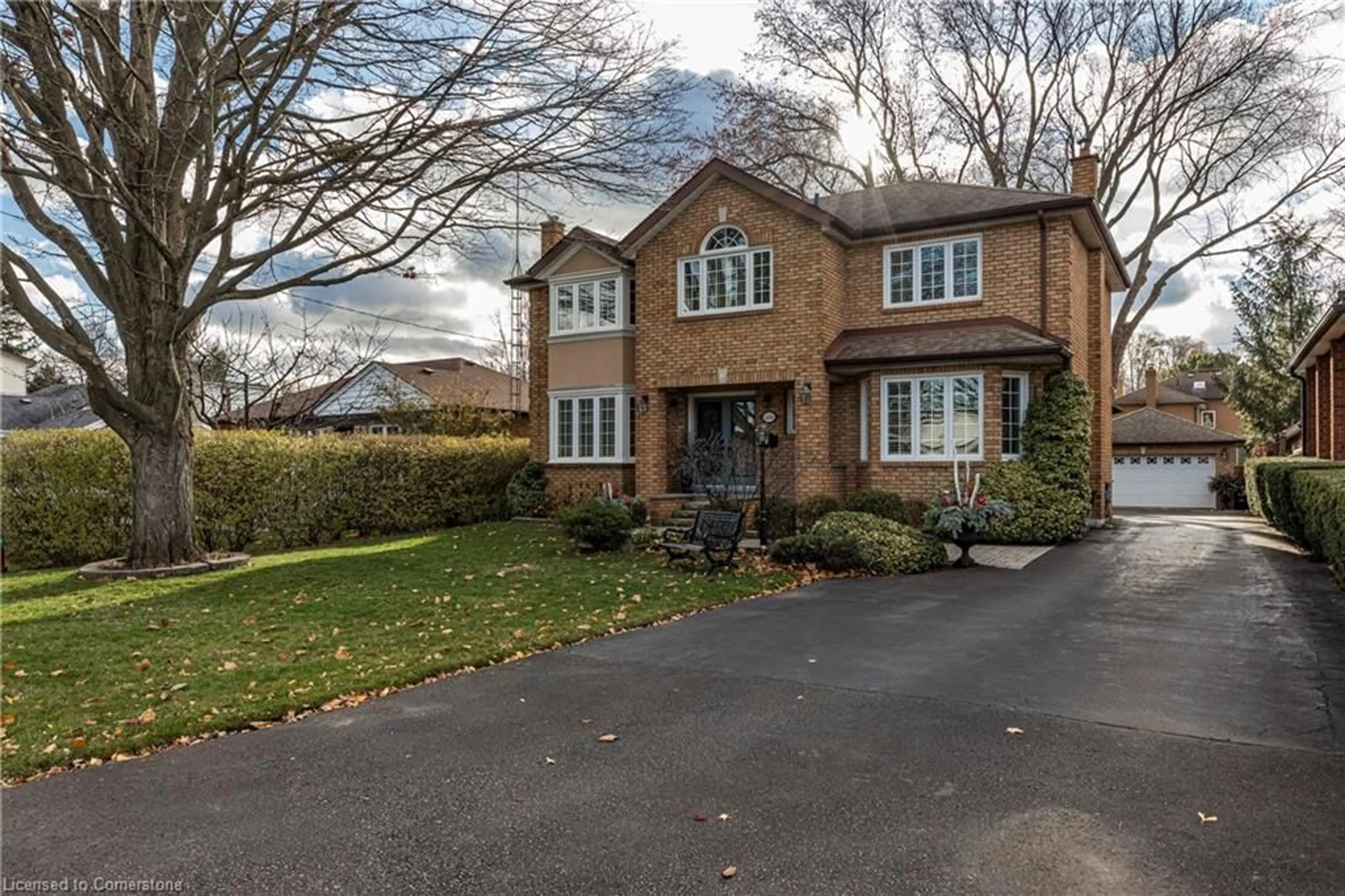 A pic from outside/outdoor area/front of a property/back of a property/a pic from drone, street for 1486 Myron Dr, Mississauga Ontario L5E 2N6