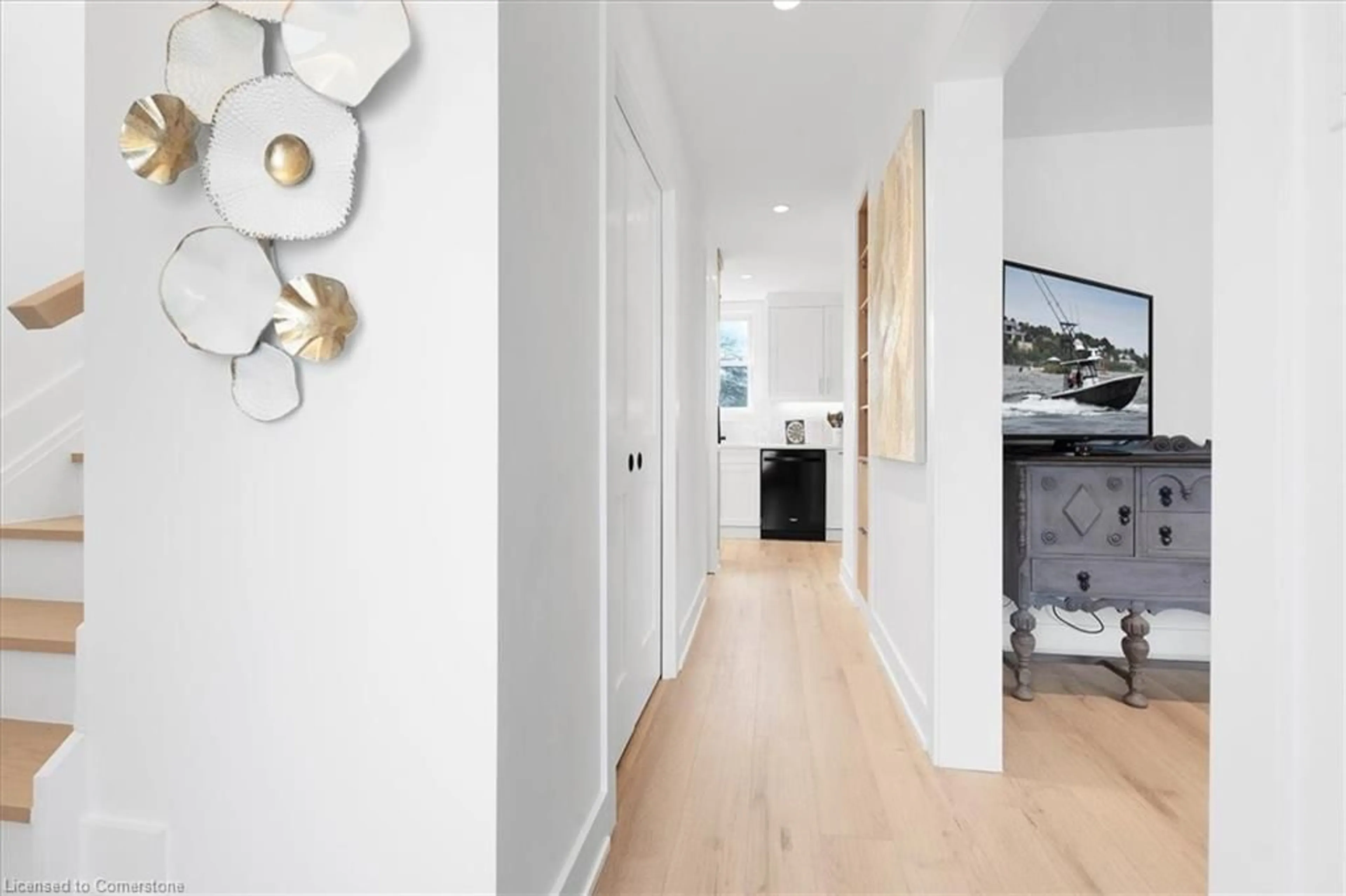 Indoor entryway for 94 West 32nd St, Hamilton Ontario L9C 5G9