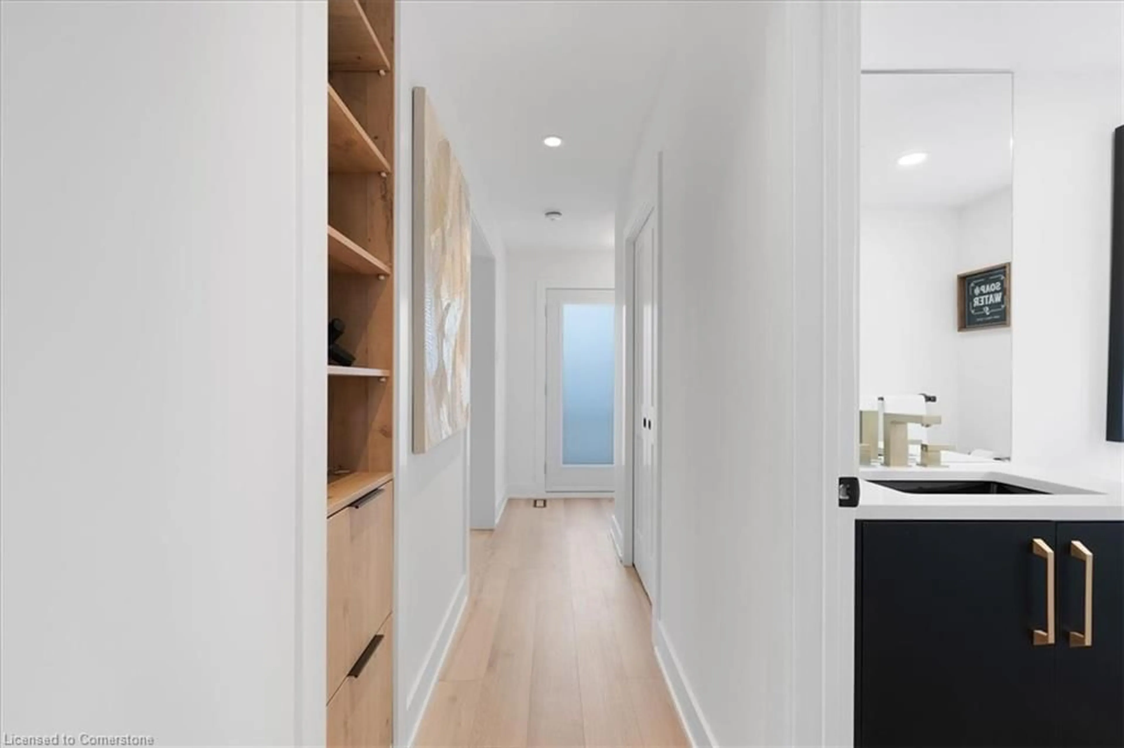 Indoor entryway for 94 West 32nd St, Hamilton Ontario L9C 5G9