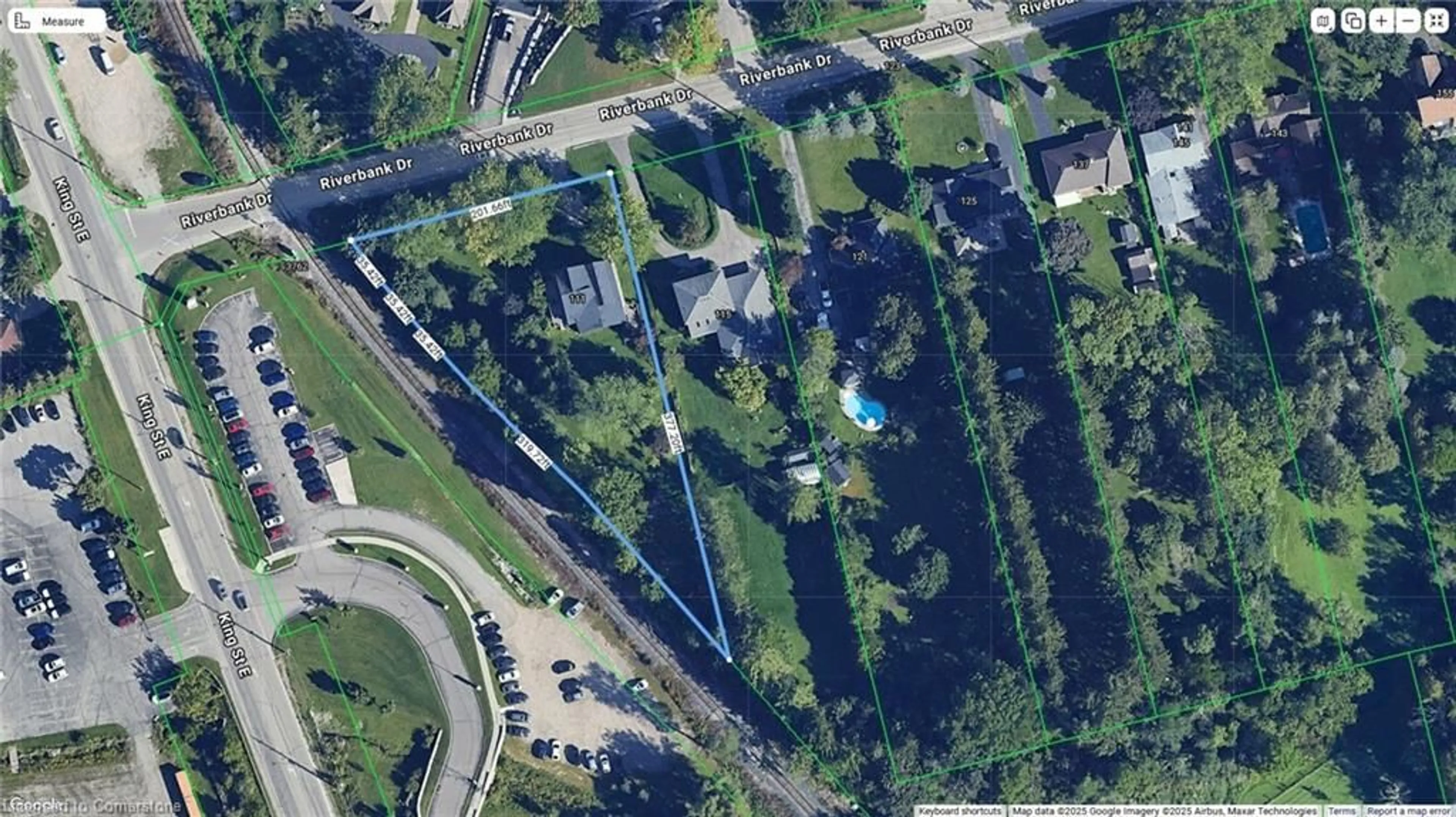 A pic from outside/outdoor area/front of a property/back of a property/a pic from drone, street for 111 Riverbank Dr, Cambridge Ontario N3H 4R6