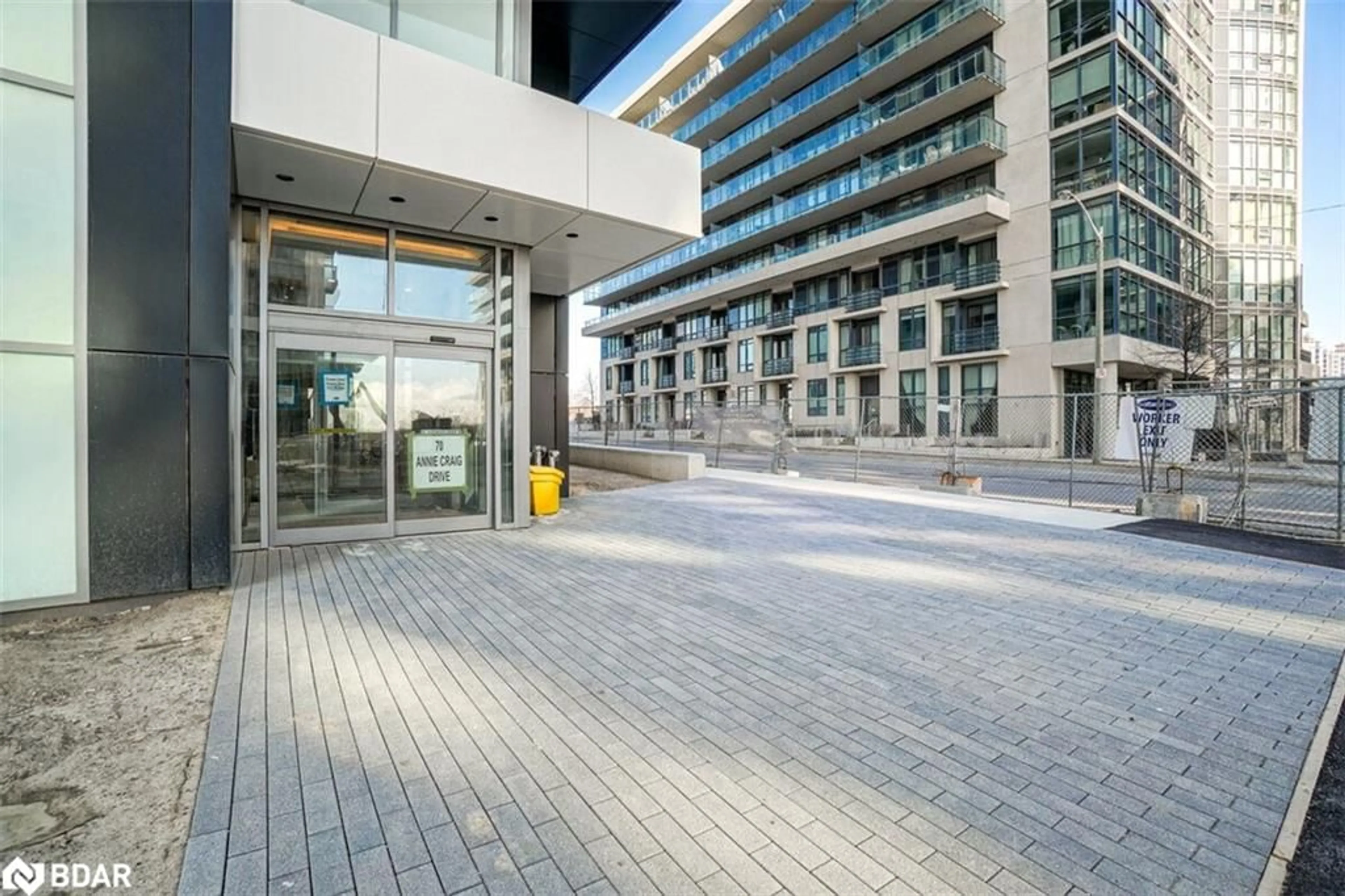 Indoor foyer for 70 Annie Craig Dr #4004, Toronto Ontario M8V 0A8