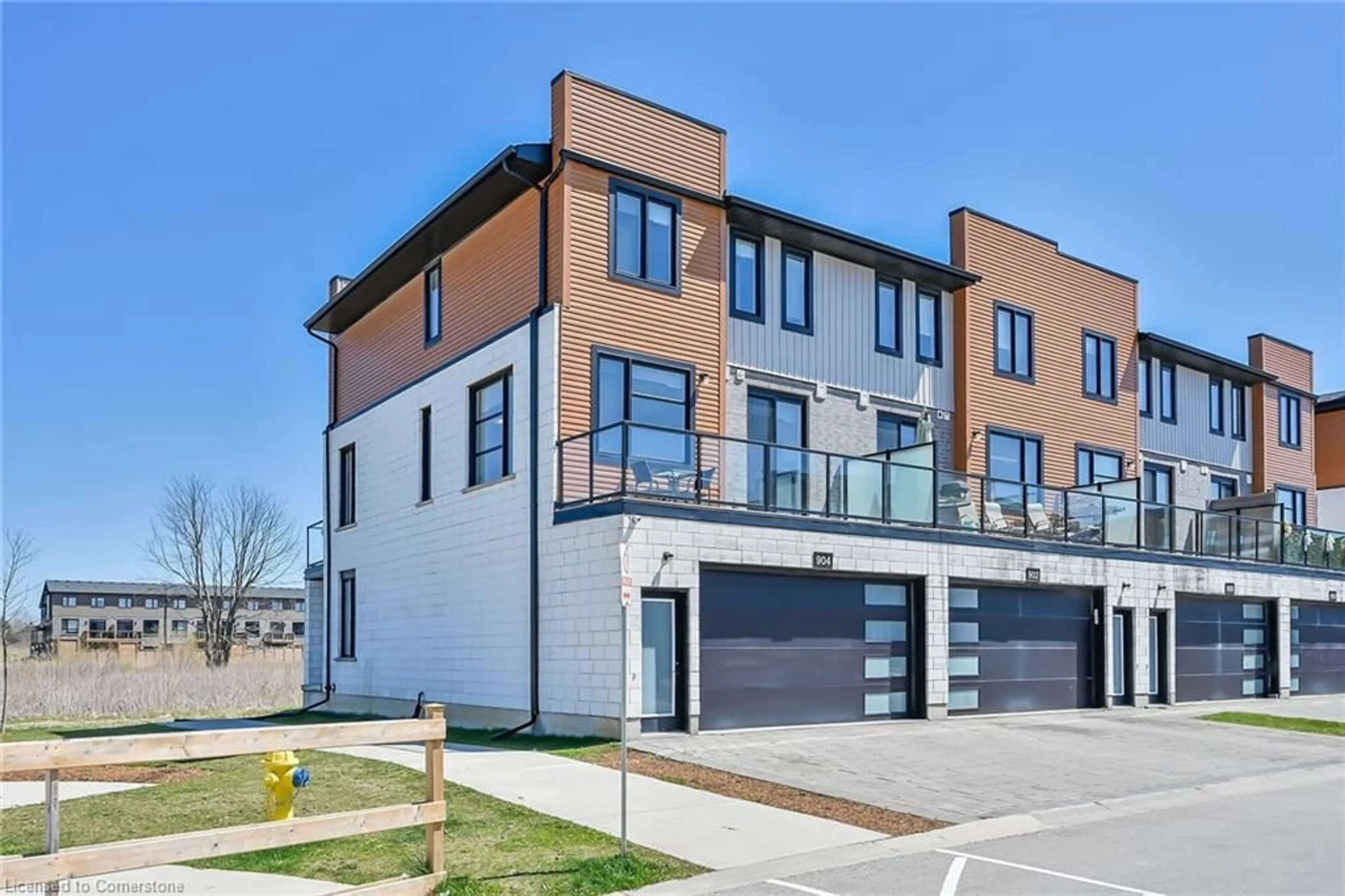 Home with brick exterior material, street for 904 West Village Sq, London Ontario N6H 0J7