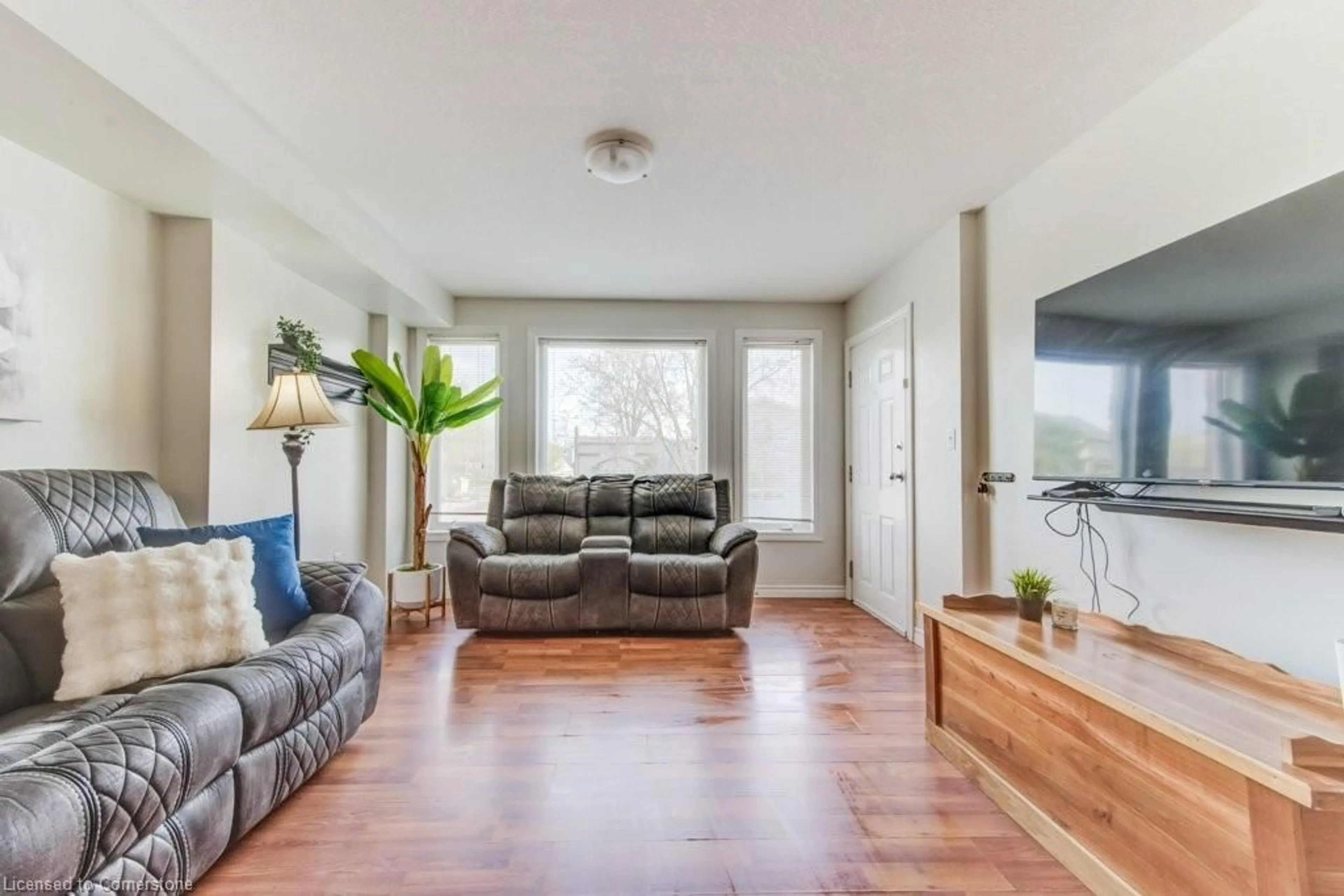 Living room with furniture, wood/laminate floor for 20 Brewery St #2, Baden Ontario N3A 2S7