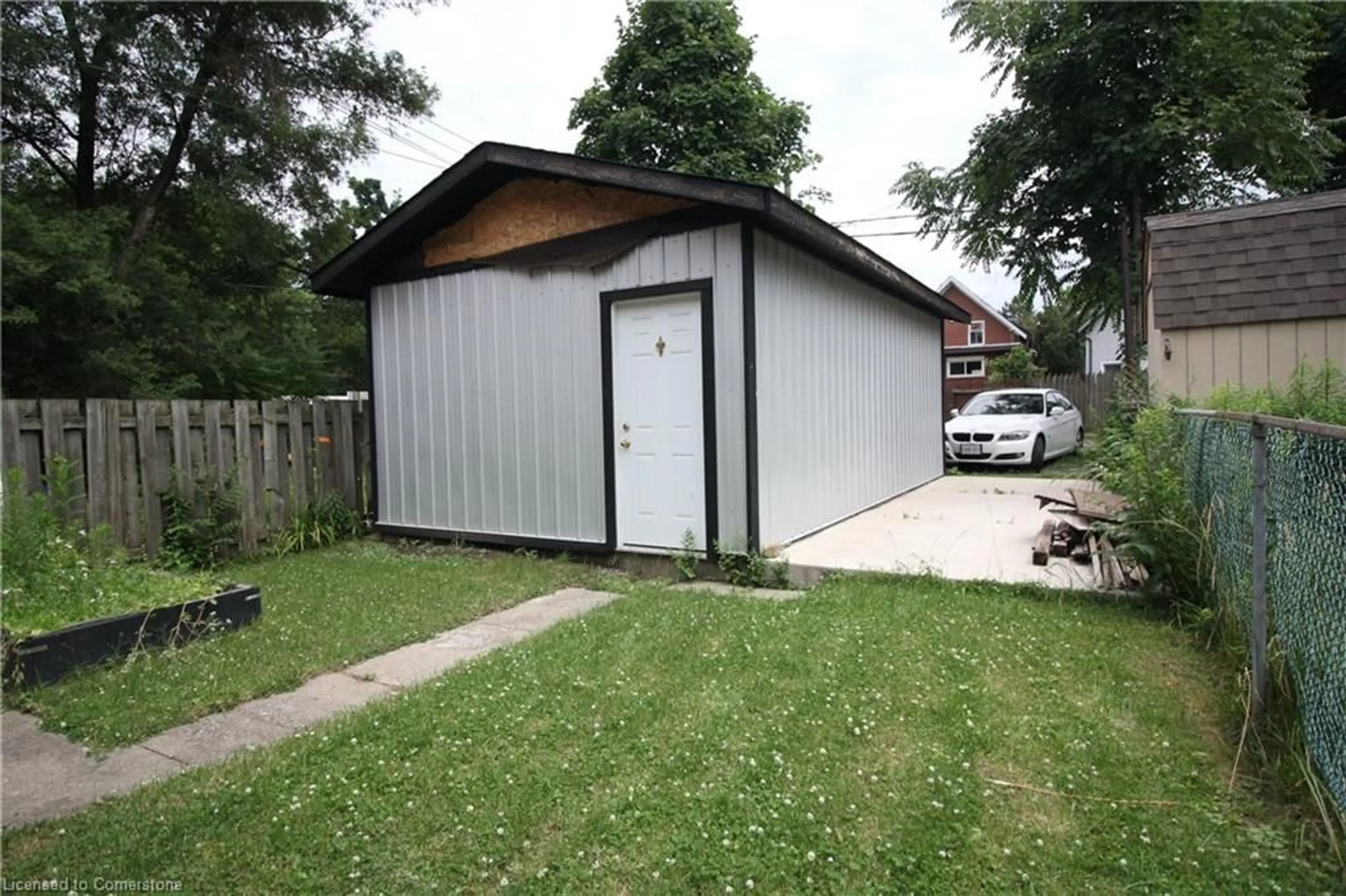 Shed for 107 Wellington St, Hamilton Ontario L8N 2R3