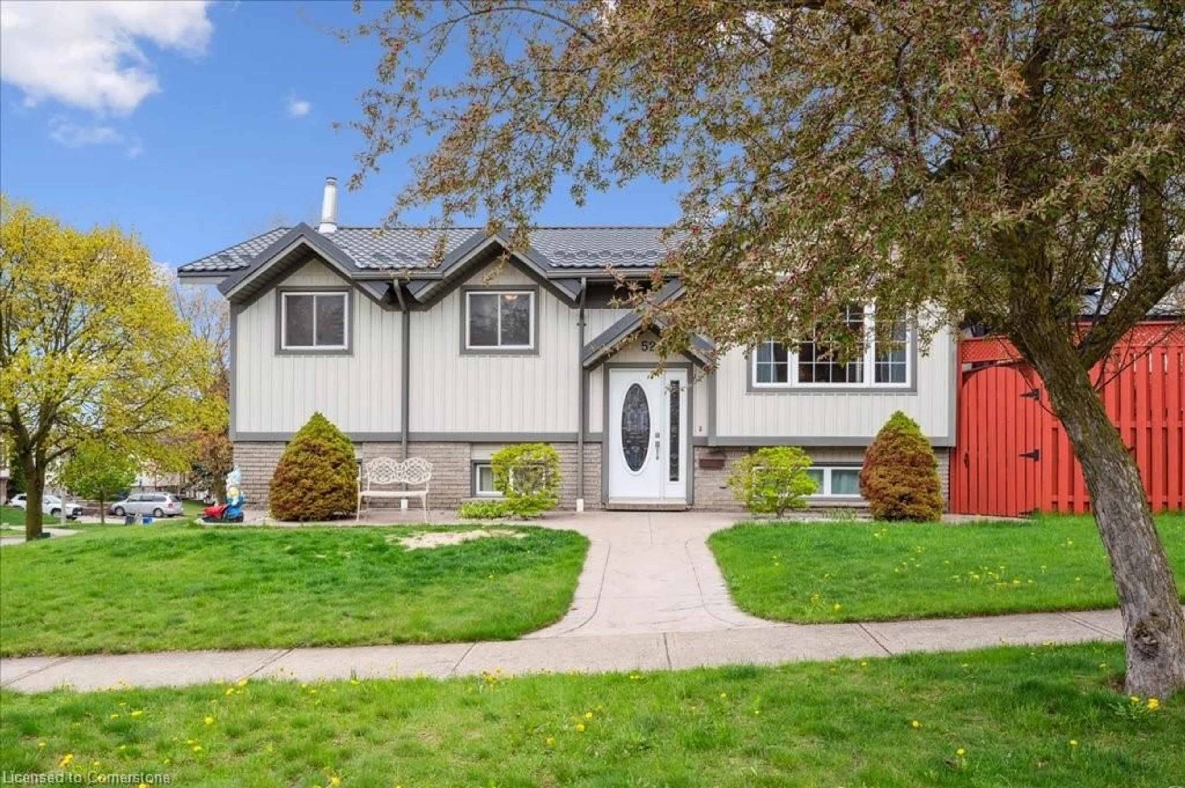 Home with vinyl exterior material, street for 52 Southwood Crt, Kitchener Ontario N2E 2H9