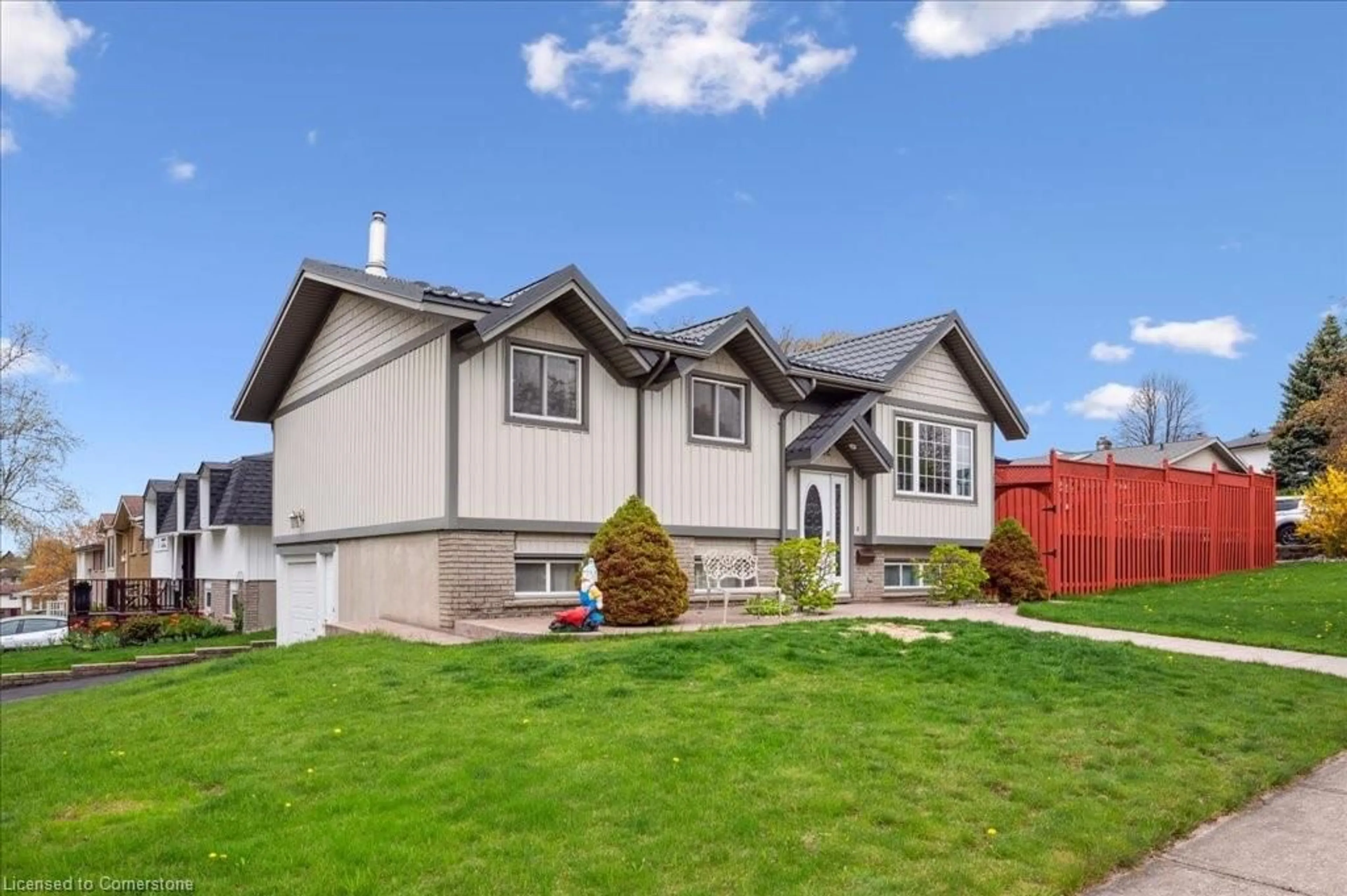 Home with vinyl exterior material, street for 52 Southwood Crt, Kitchener Ontario N2E 2H9
