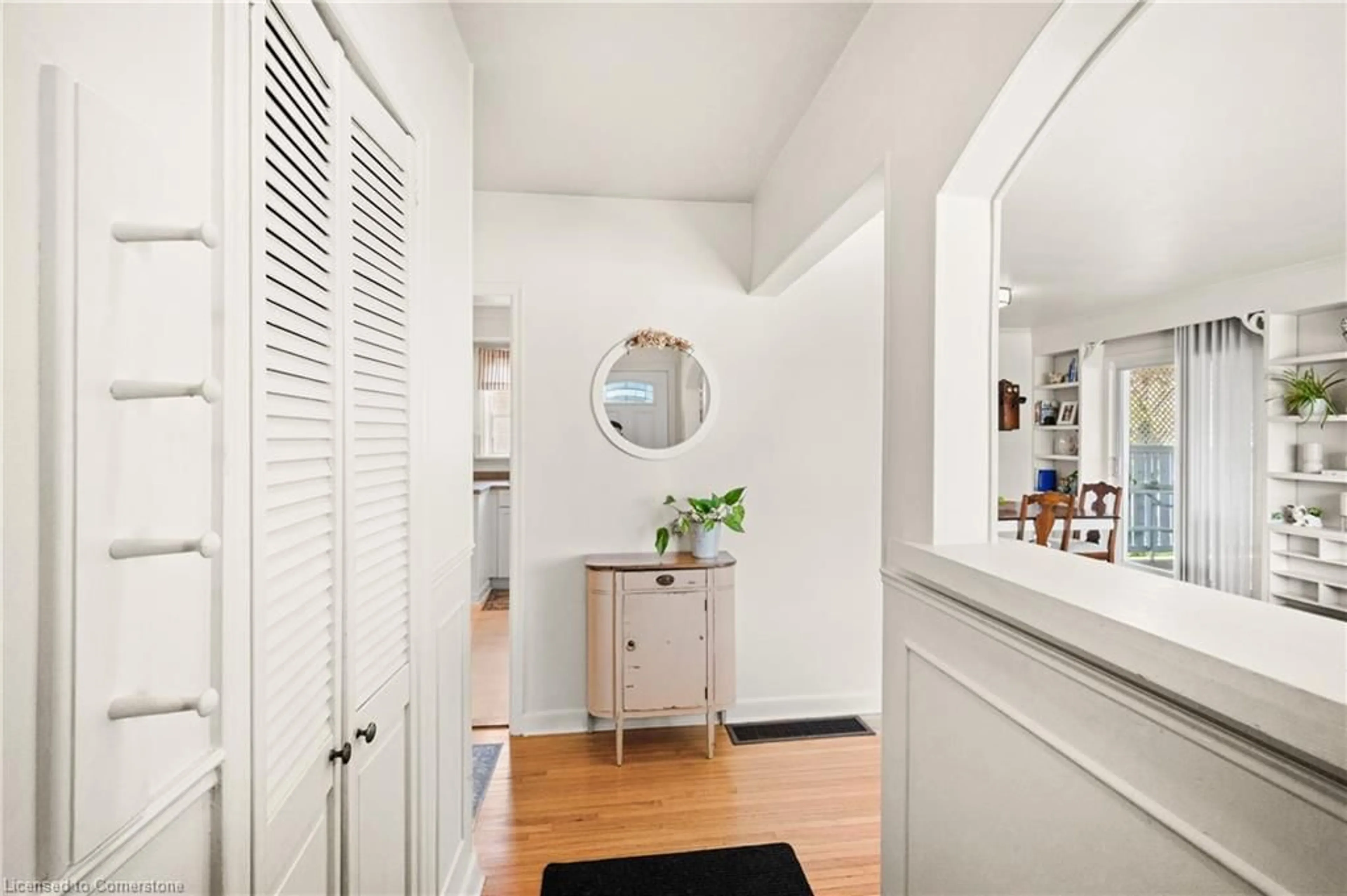 Indoor entryway for 20 Sigmont Rd, Etobicoke Ontario M9C 4K8