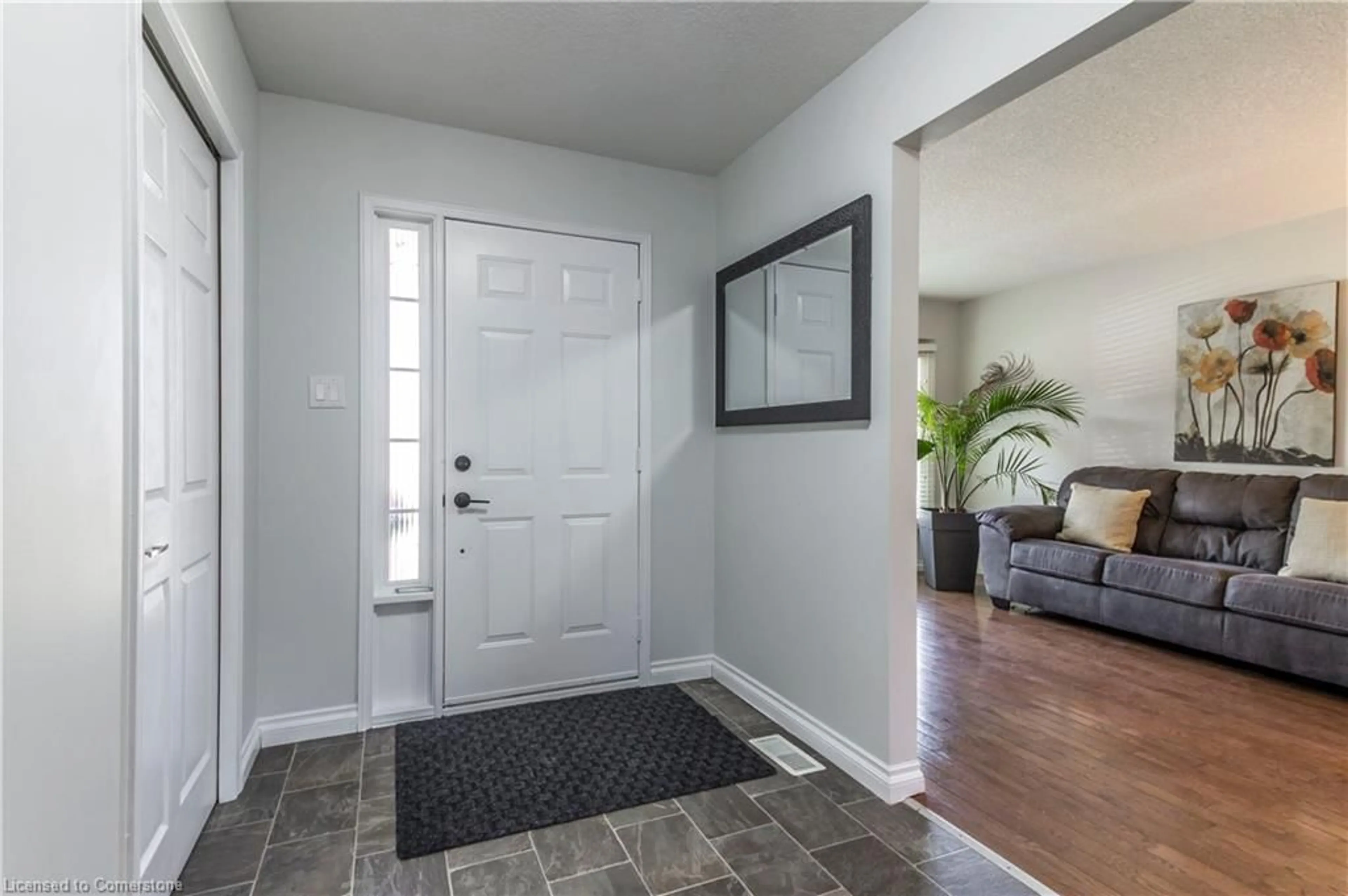 Indoor entryway for 112 Wexford Cres, Kitchener Ontario N2N 1Z7
