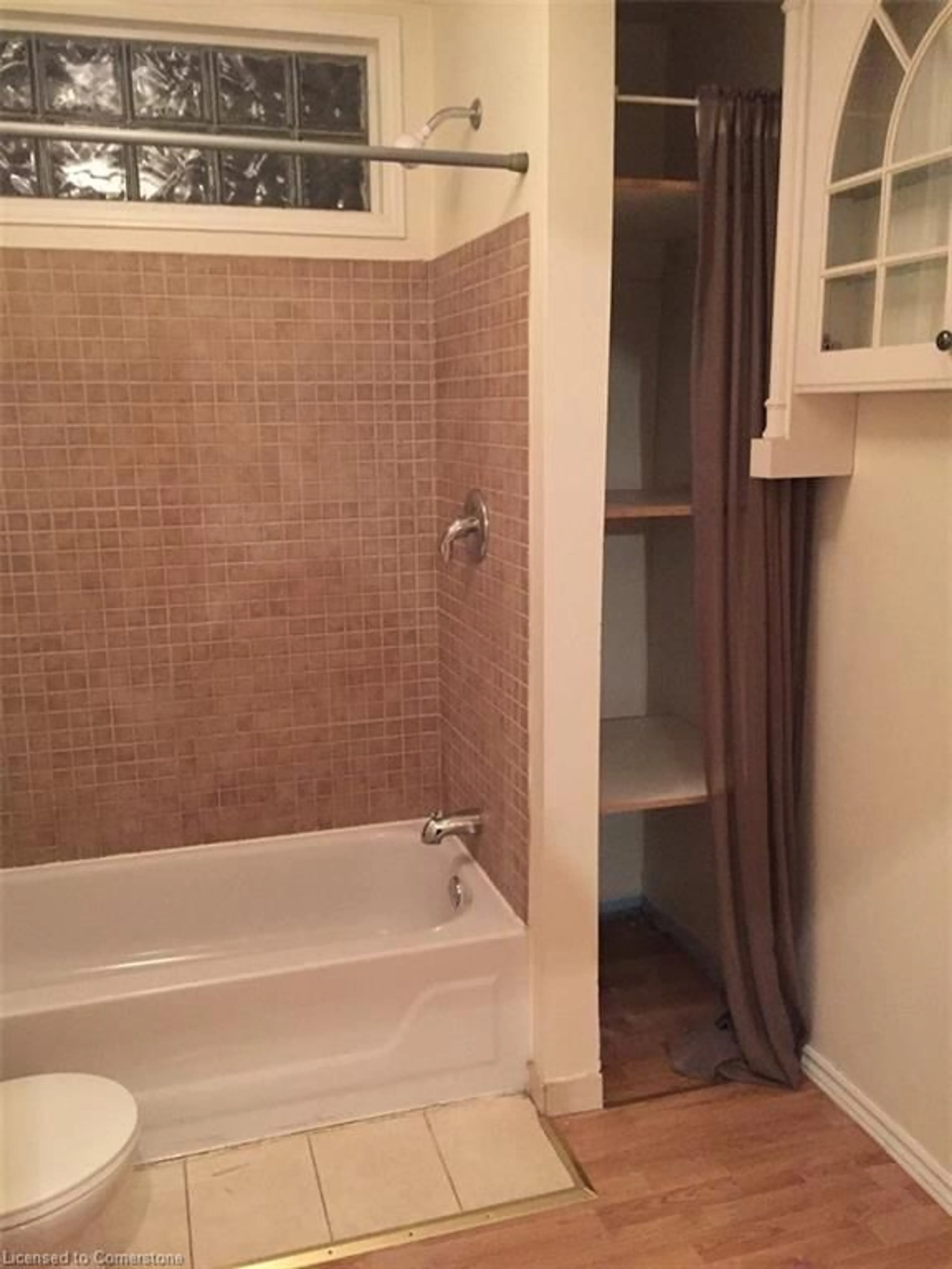 Standard bathroom, ceramic/tile floor for 66 Queen St, Thorold Ontario L2V 3N5