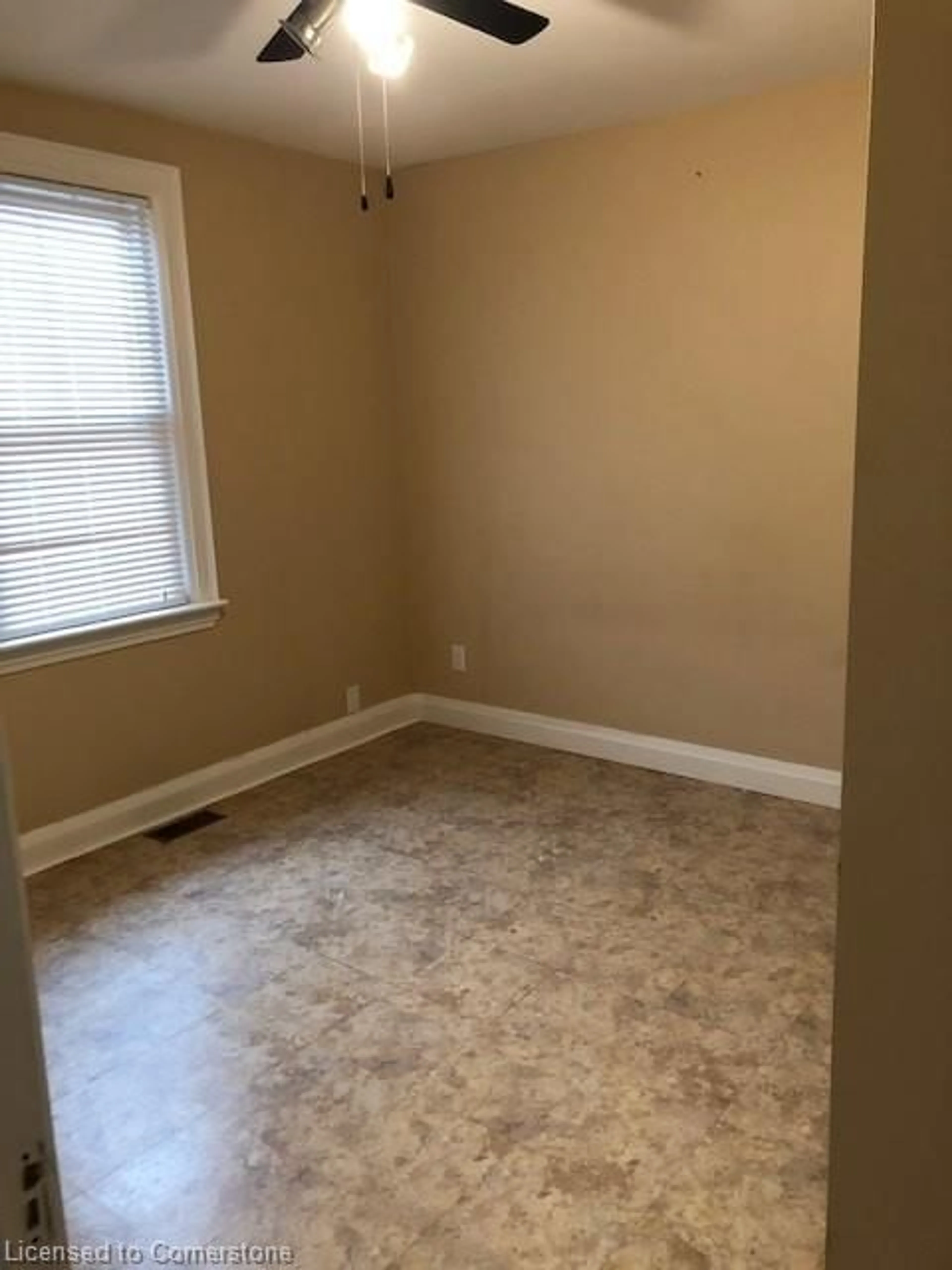 A pic of a room for 66 Queen St, Thorold Ontario L2V 3N5