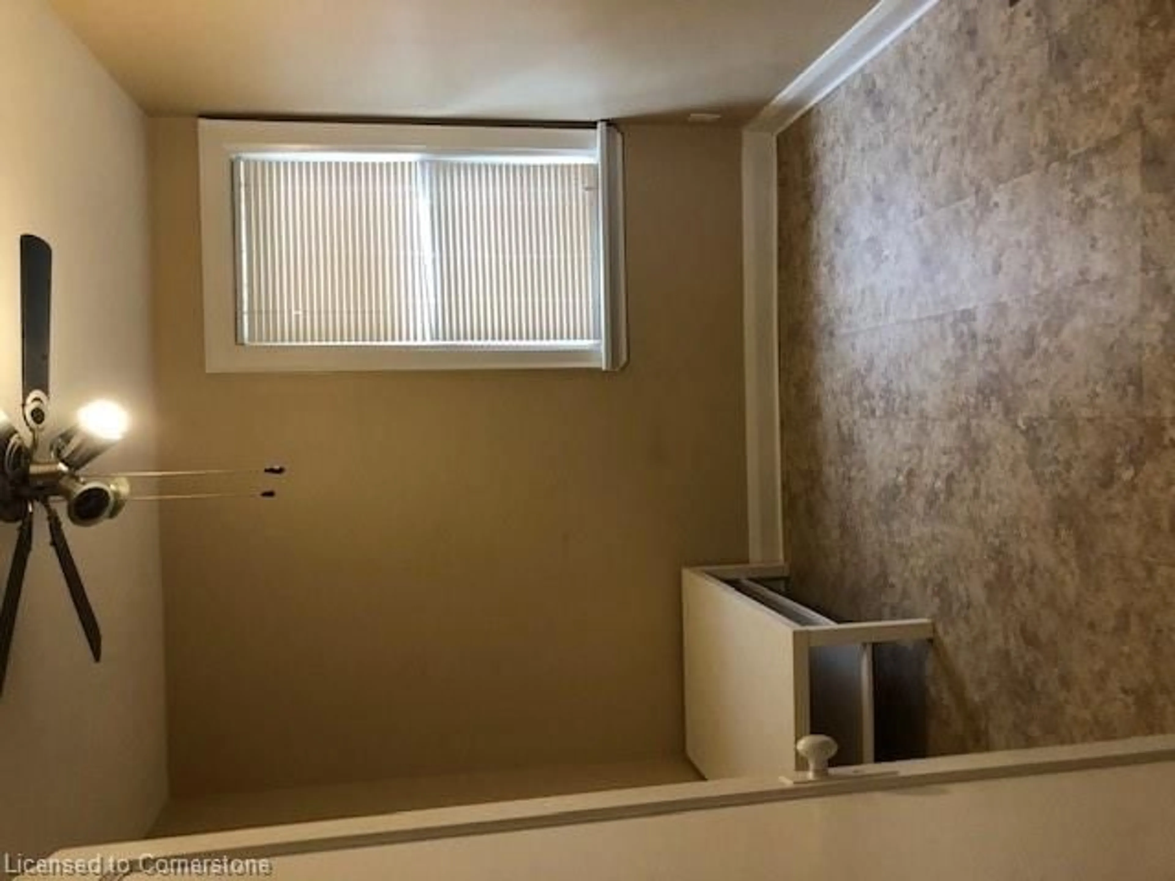 A pic of a room for 66 Queen St, Thorold Ontario L2V 3N5