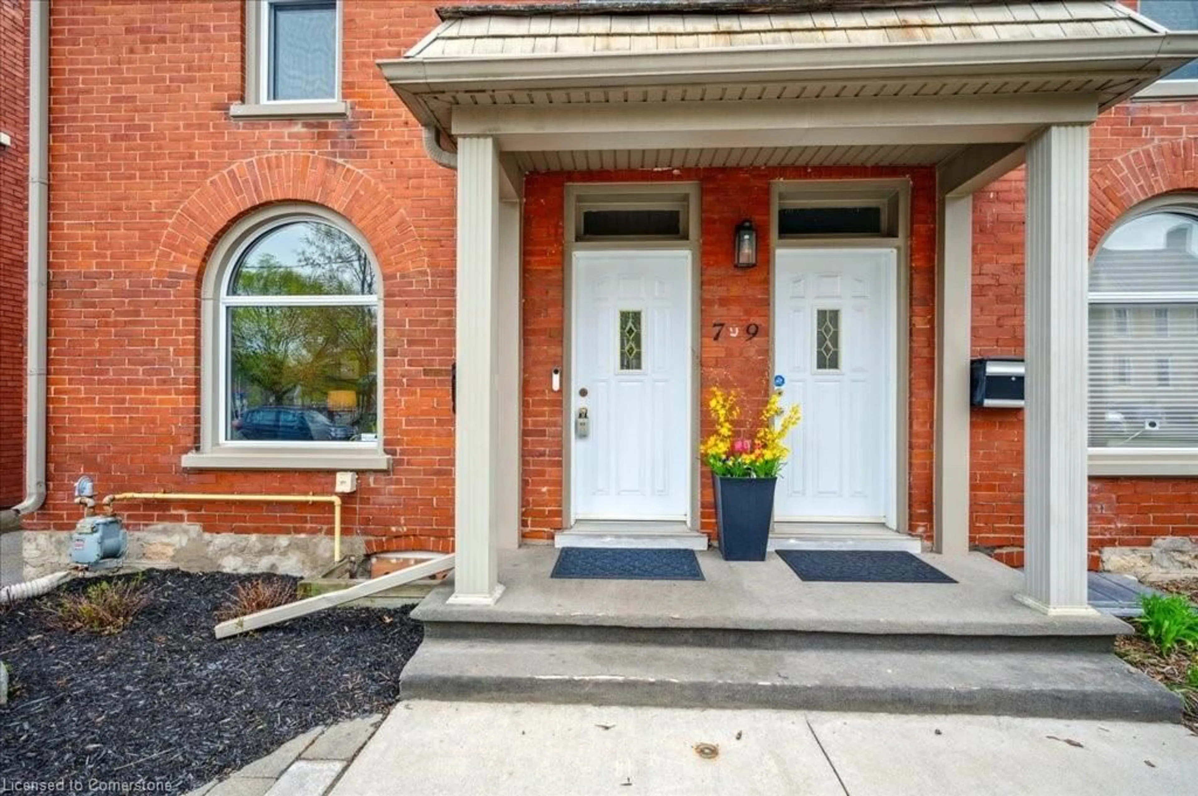 Indoor entryway for 7 Salisbury Ave, Cambridge Ontario N1S 1H7