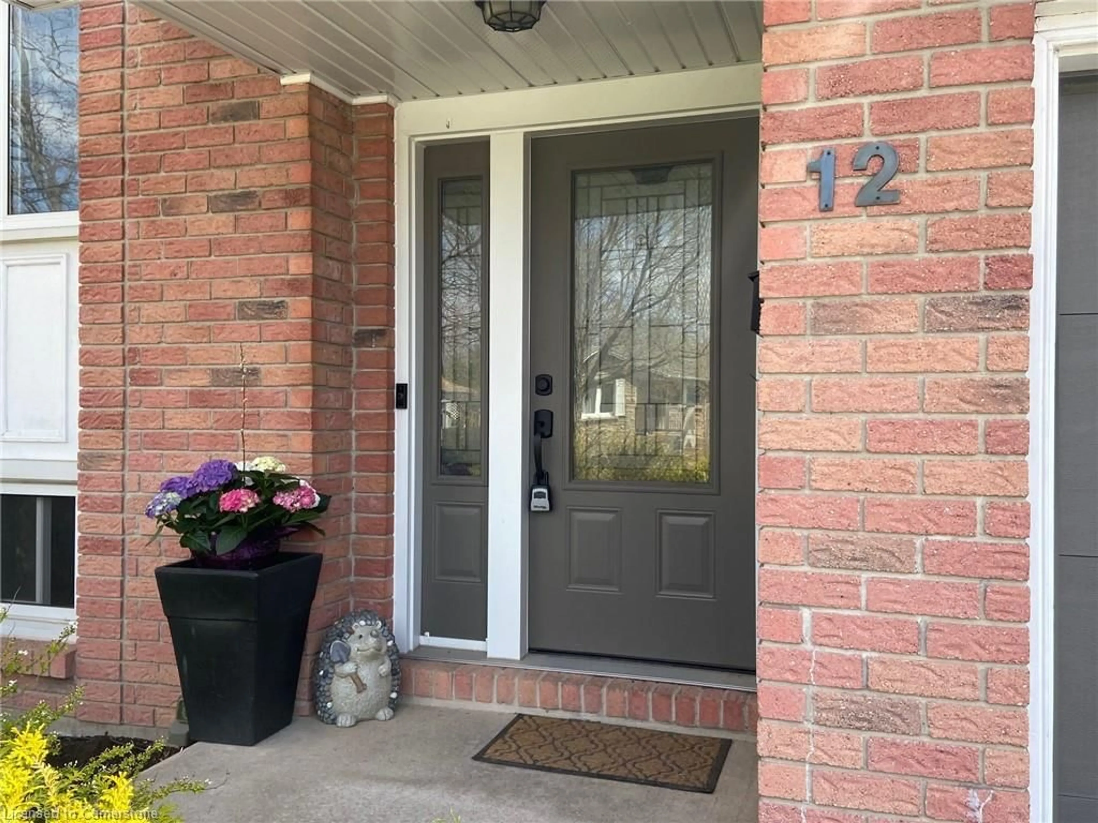 Indoor entryway for 12 Silverdale Dr, St. Catharines Ontario L2M 3N1