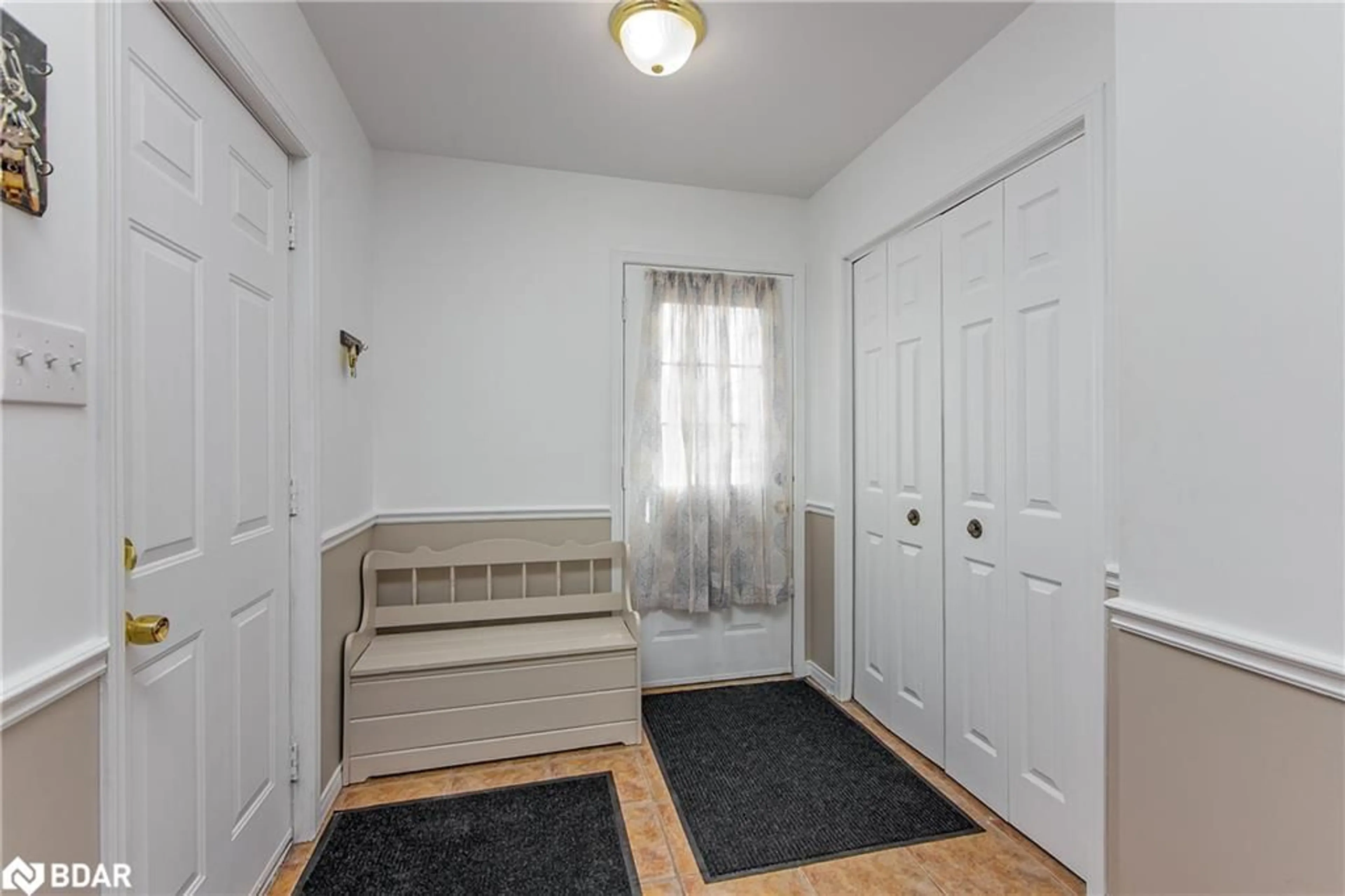 Indoor entryway for 304 Hickling Trail, Barrie Ontario L4M 5X9