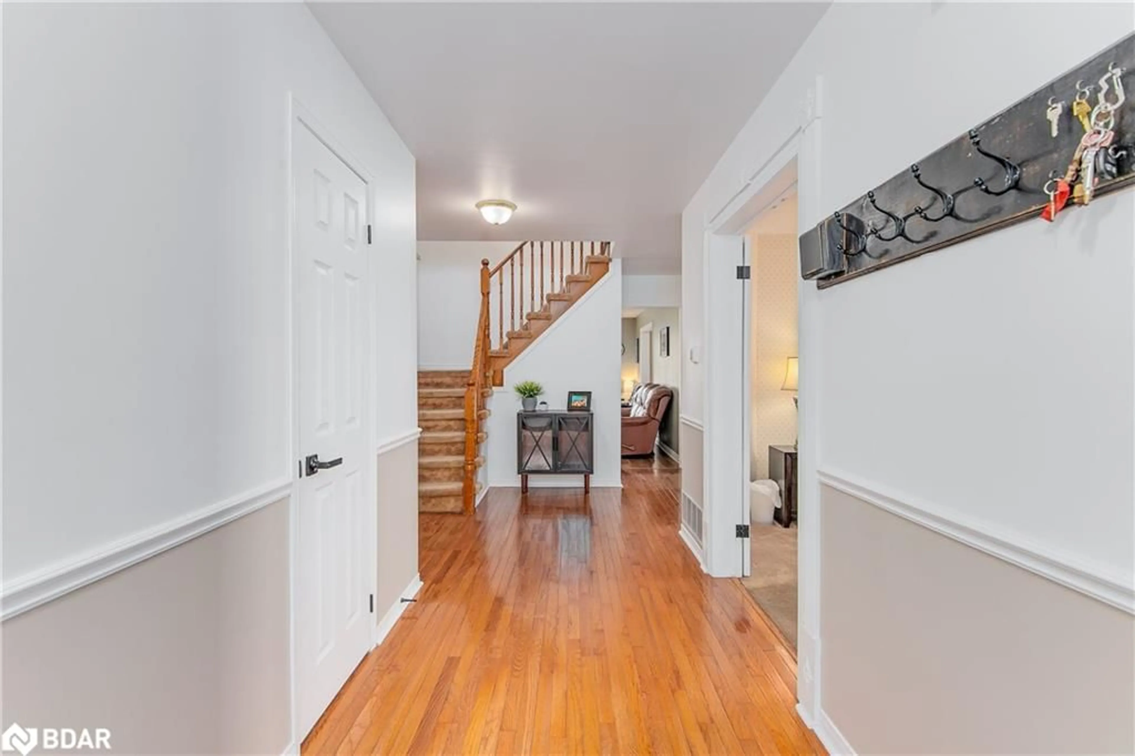 Indoor entryway for 304 Hickling Trail, Barrie Ontario L4M 5X9