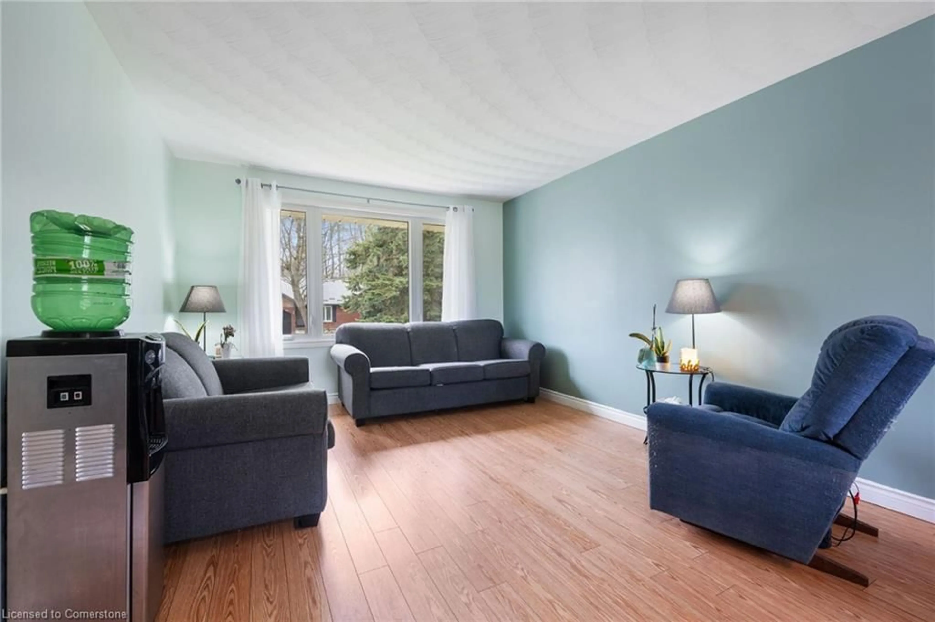 Living room with furniture, wood/laminate floor for 32 Dixon Dr, Port Dover Ontario N0A 1N4