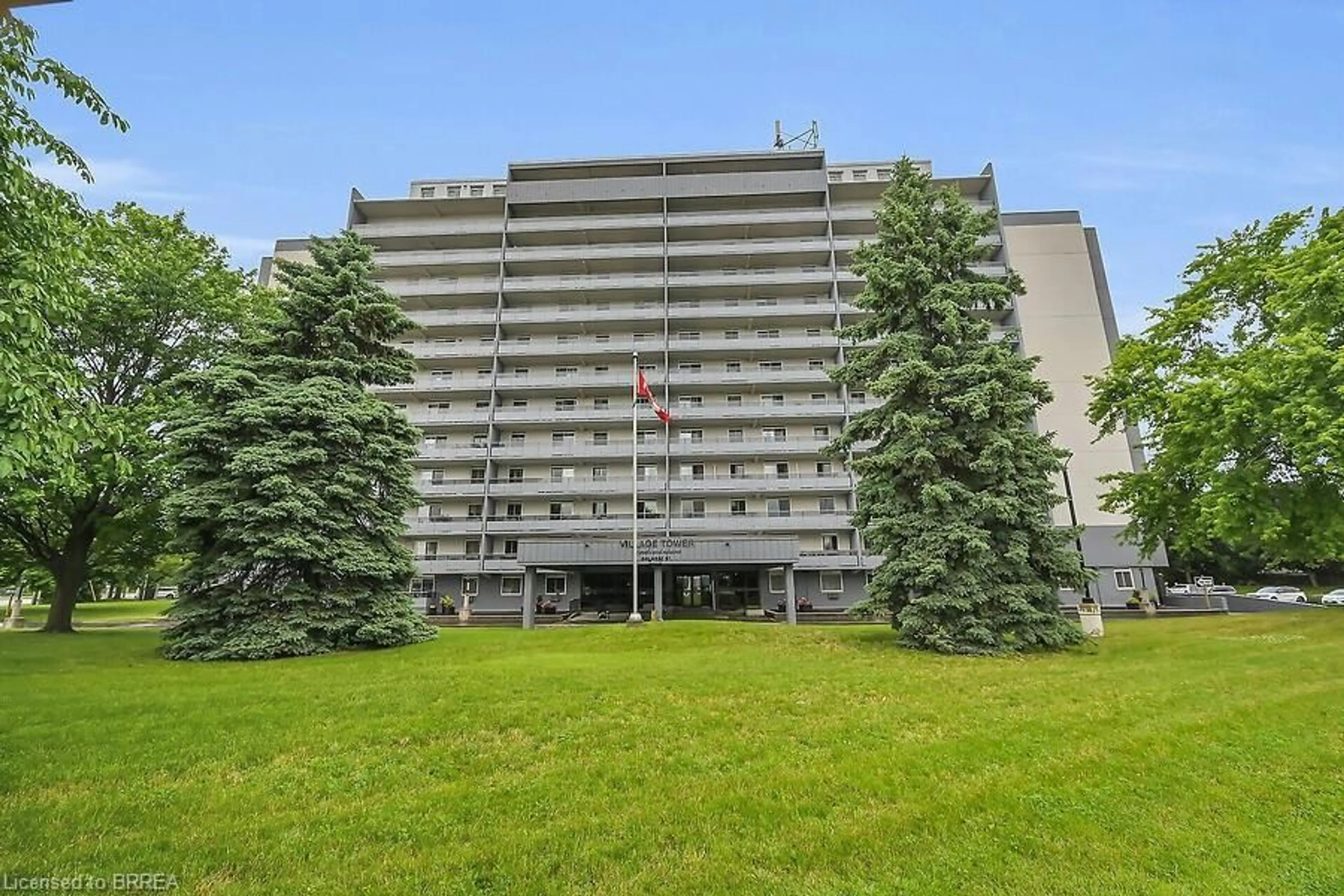 Patio, building for 640 West St #300, Brantford Ontario N3R 6M3