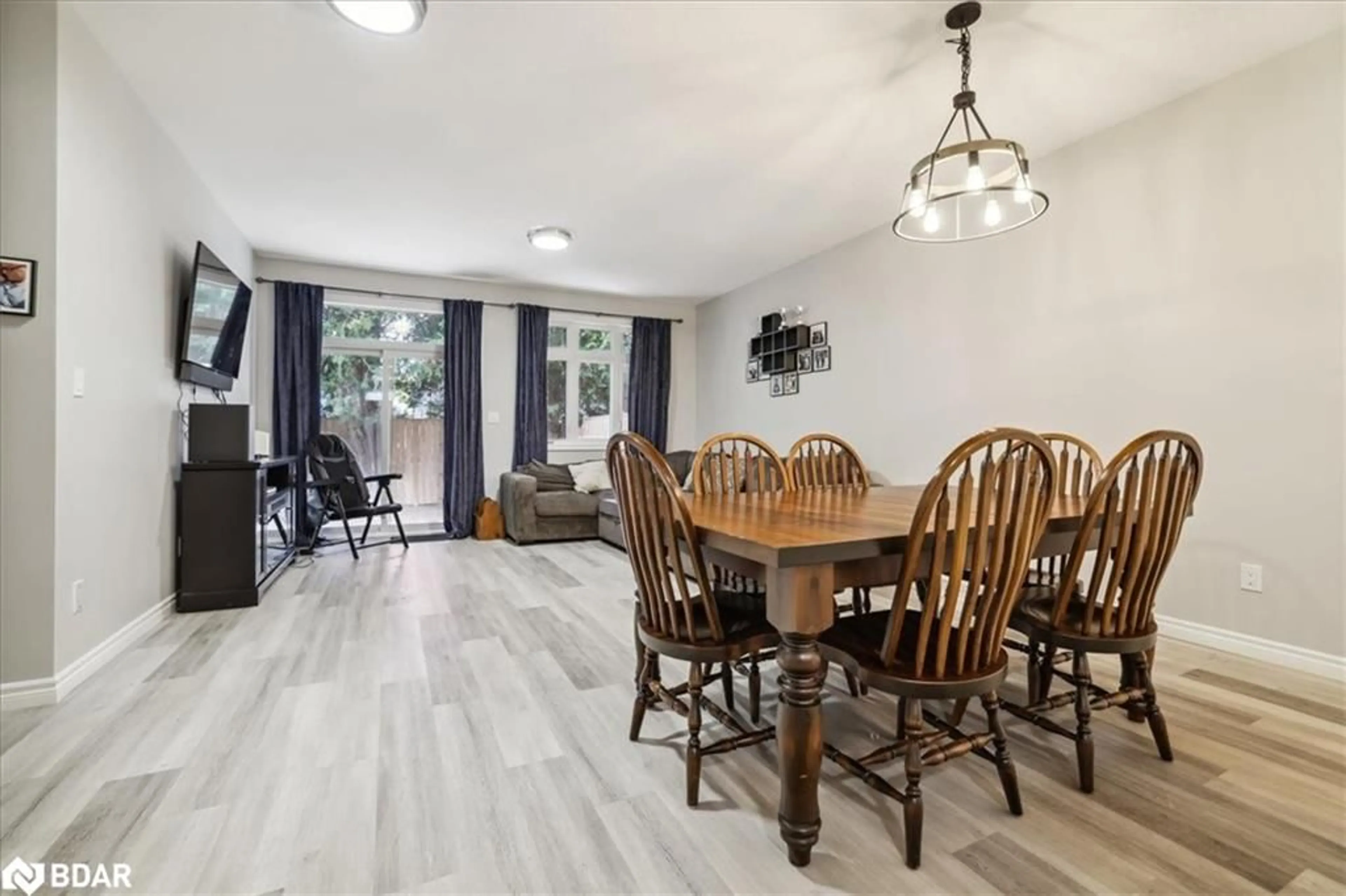 Dining room, wood/laminate floor for 44 Main St, Innerkip Ontario N0J 1M0