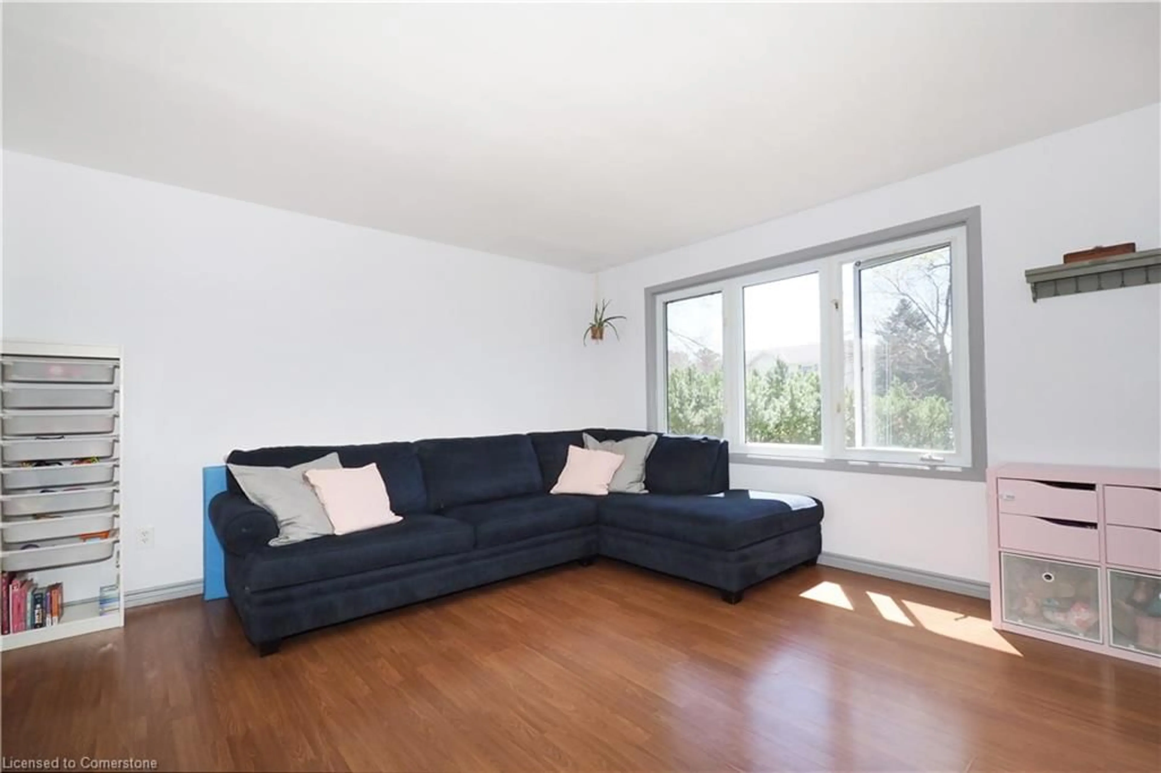 Living room with furniture, unknown for 496 Leinster St, Woodstock Ontario N4S 7G5
