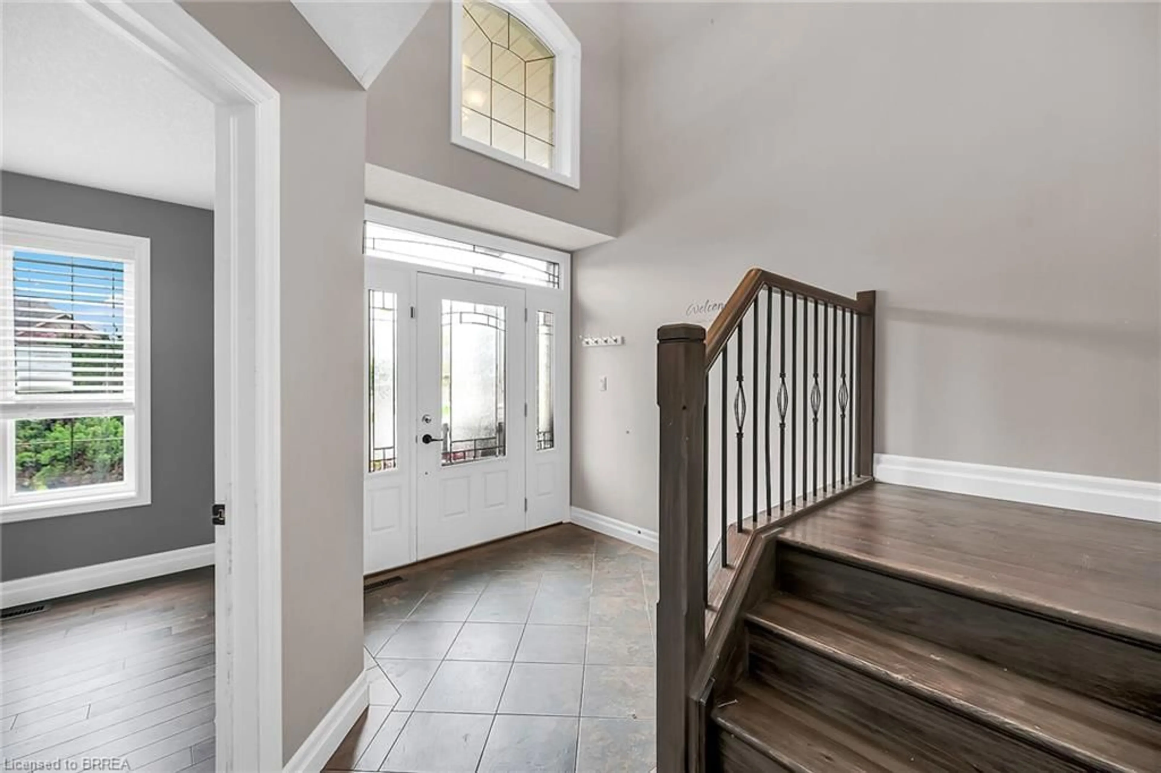 Indoor entryway for 505 Lakeview Dr, Woodstock Ontario N4T 0C7