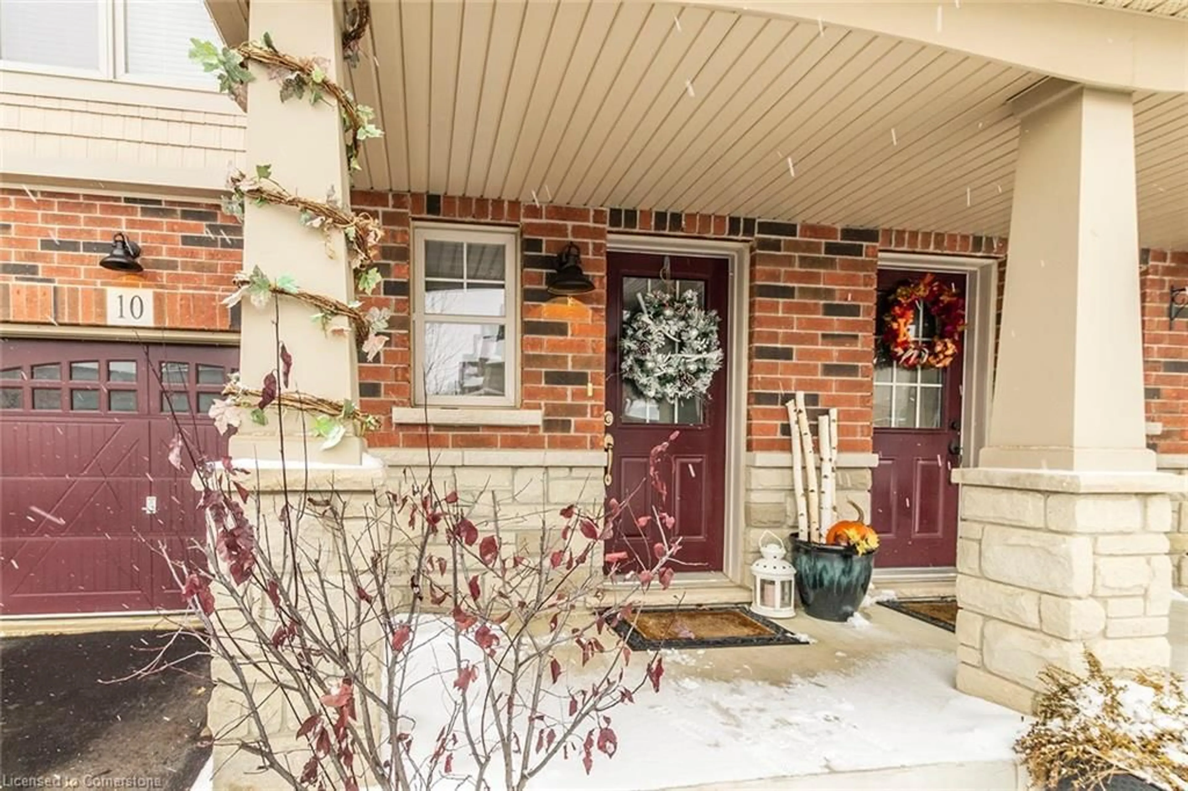 Indoor entryway for 10 Pumpkin Pass #10, Binbrook Ontario L0R 1C0