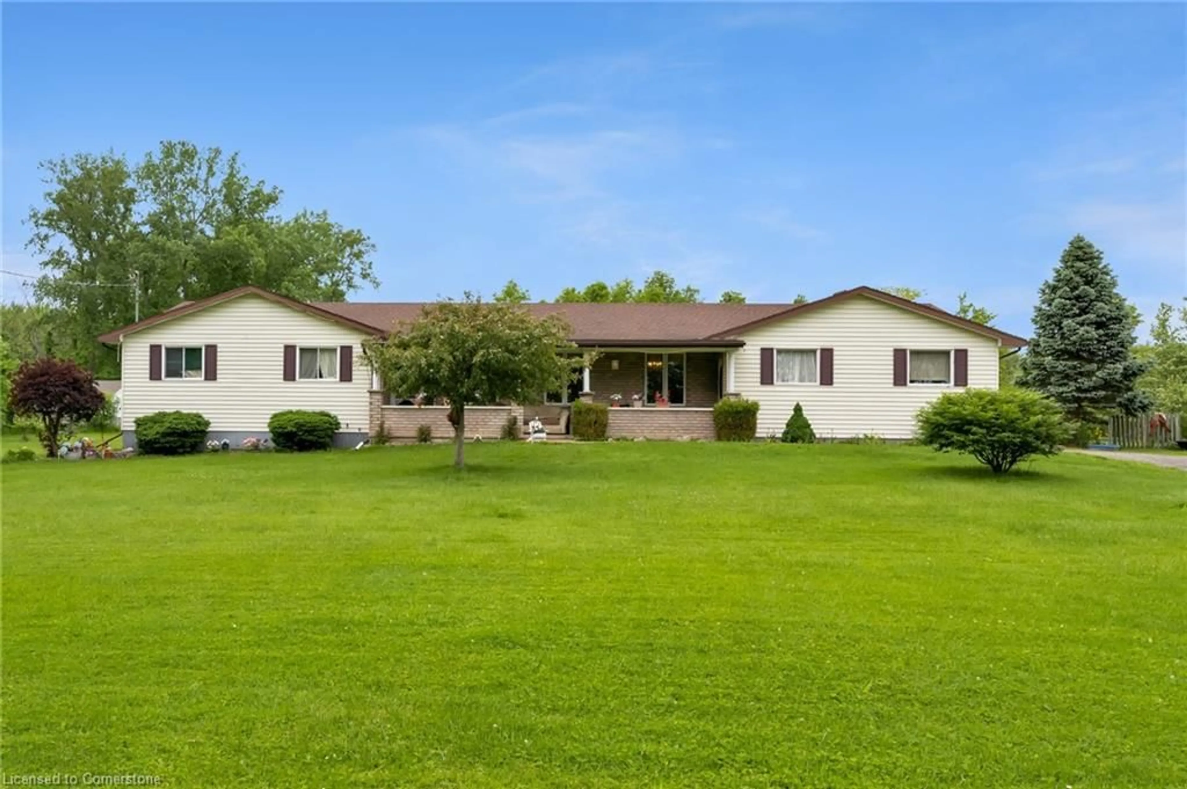 A pic from outside/outdoor area/front of a property/back of a property/a pic from drone, unknown for 2808 Dominion Rd, Fort Erie Ontario L0S 1N0