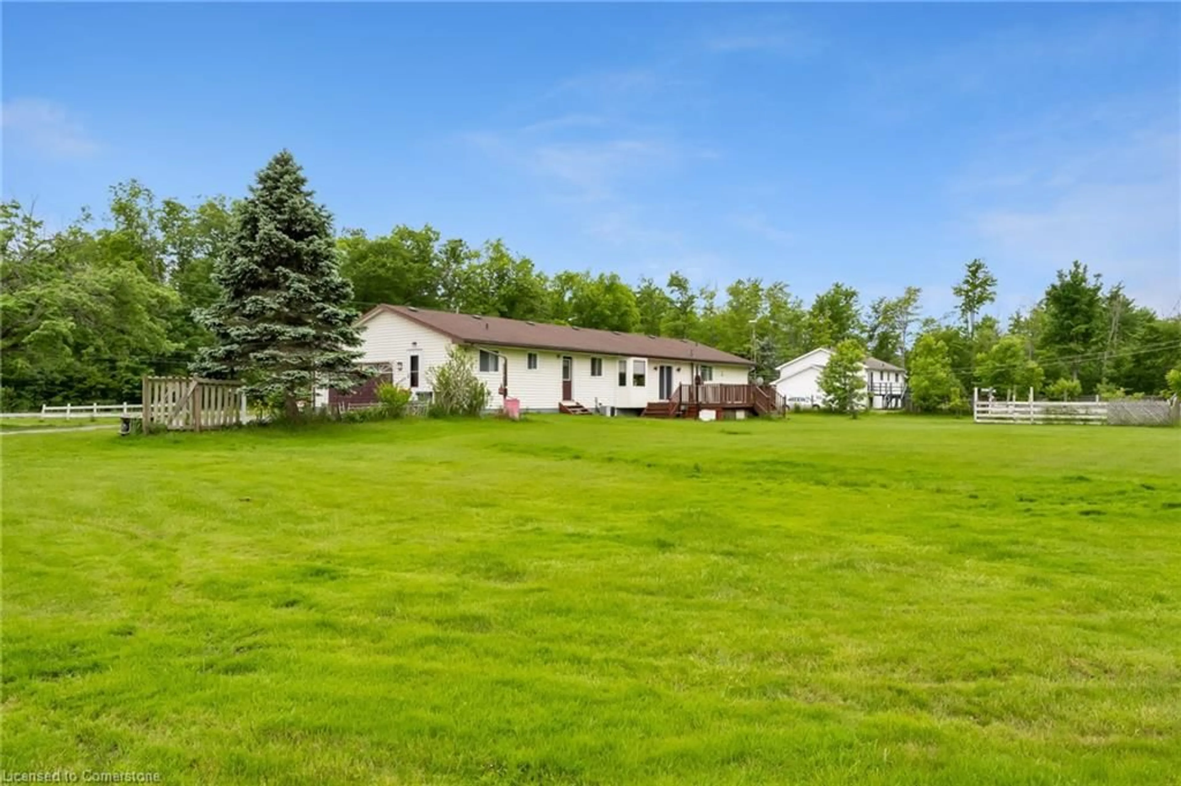 A pic from outside/outdoor area/front of a property/back of a property/a pic from drone, unknown for 2808 Dominion Rd, Fort Erie Ontario L0S 1N0