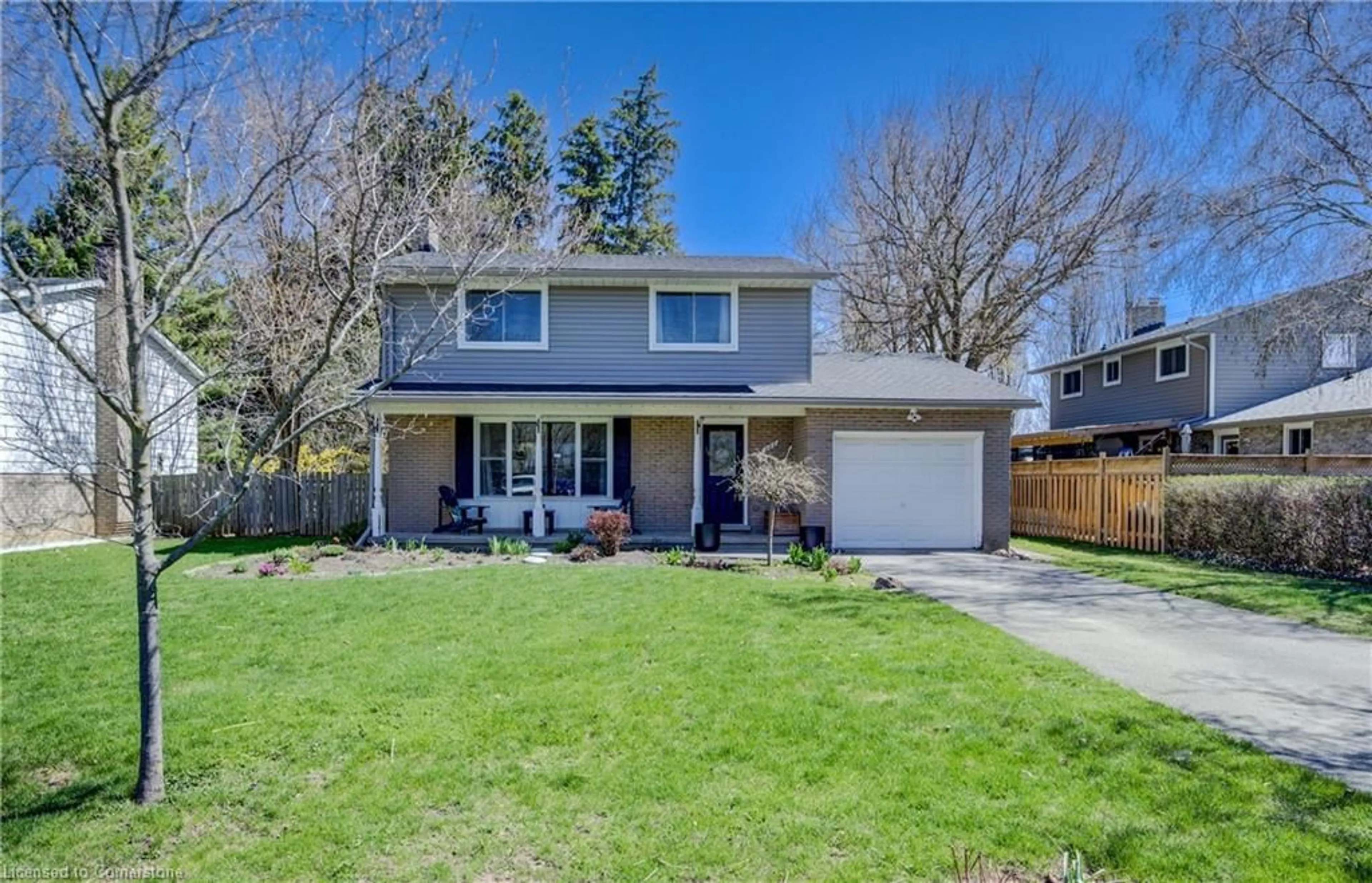 Home with vinyl exterior material, street for 282 Braemore Ave, Waterloo Ontario N2K 1T6