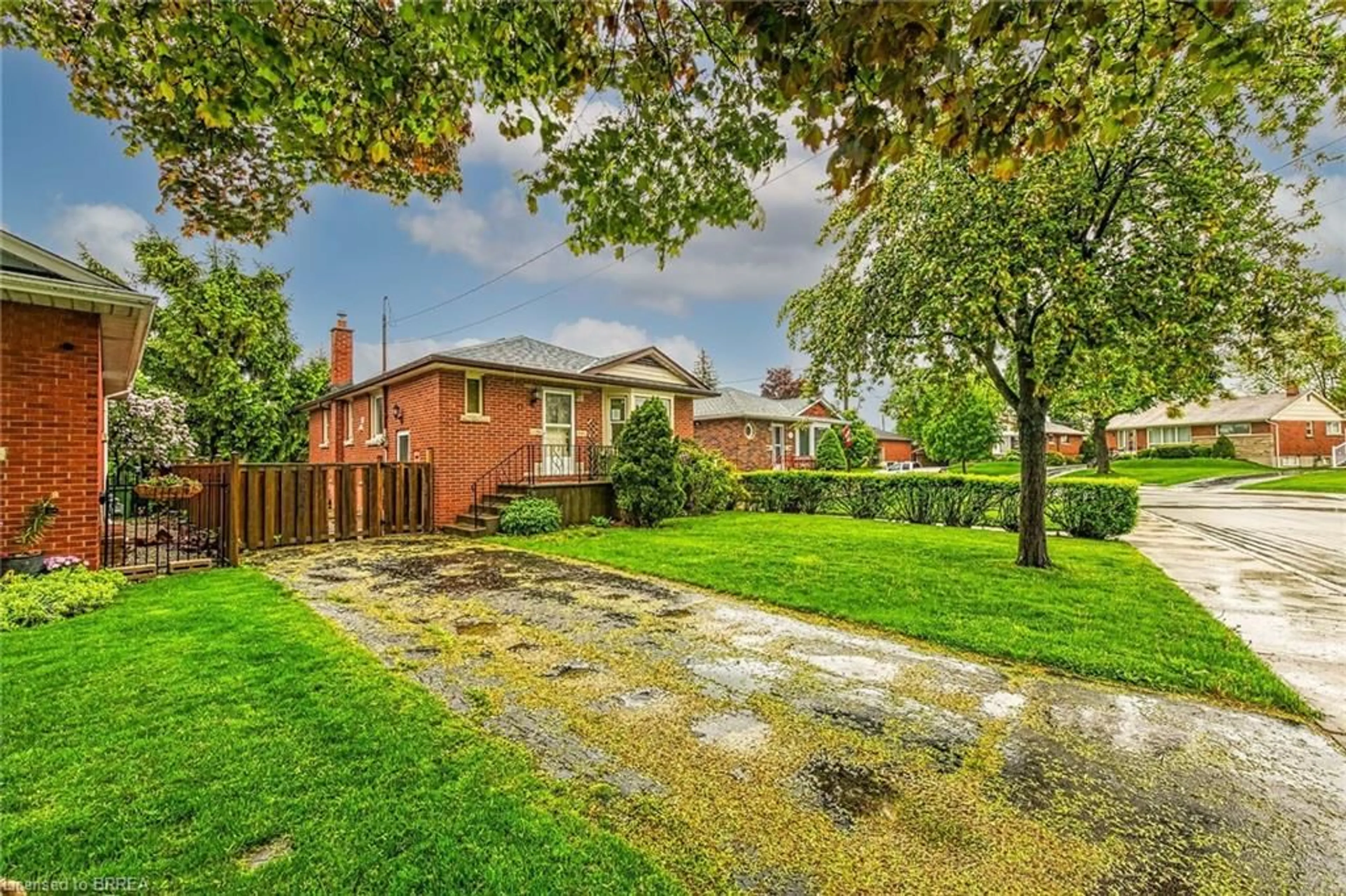 Patio, street for 15 D'arcy Crt, Hamilton Ontario L8V 2B9