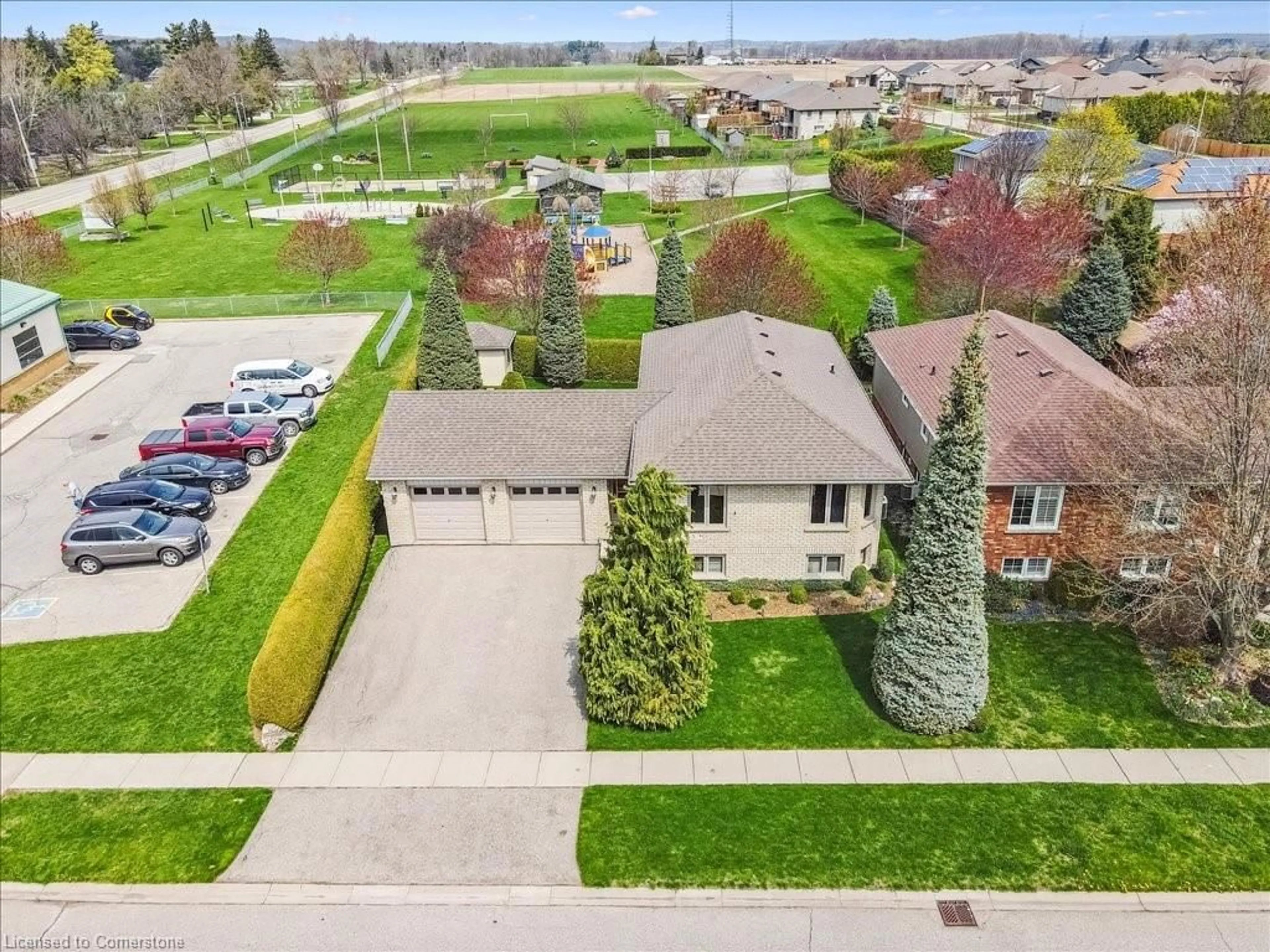 A pic from outside/outdoor area/front of a property/back of a property/a pic from drone, street for 5 Mansfield Dr, St. George Ontario N0E 1N0