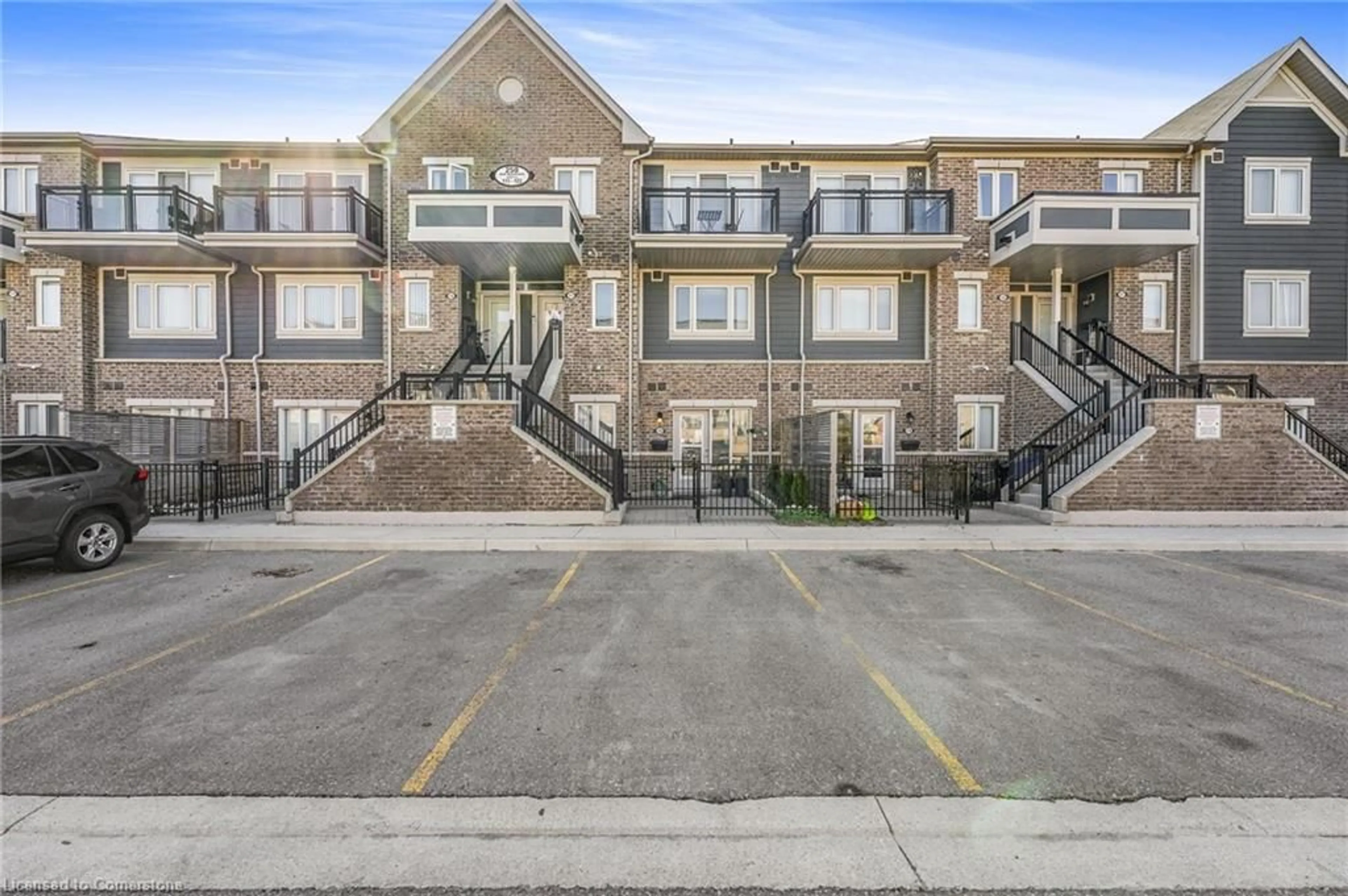 Patio, unknown for 250 Sunny Meadow Blvd #118, Peel Ontario L7A 0A1