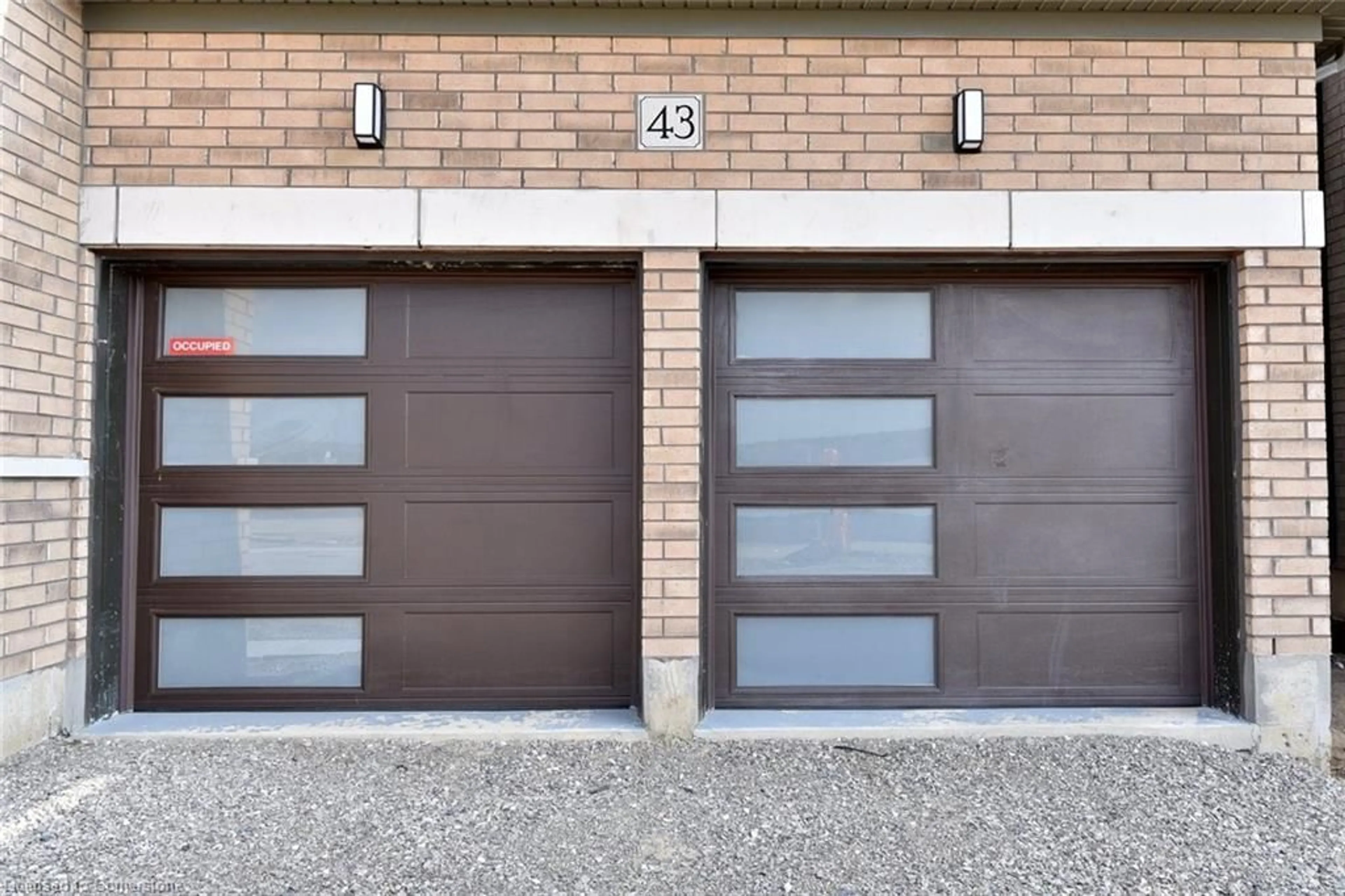 Indoor garage for 43 Teskey Cres, Binbrook Ontario L0R 1C0