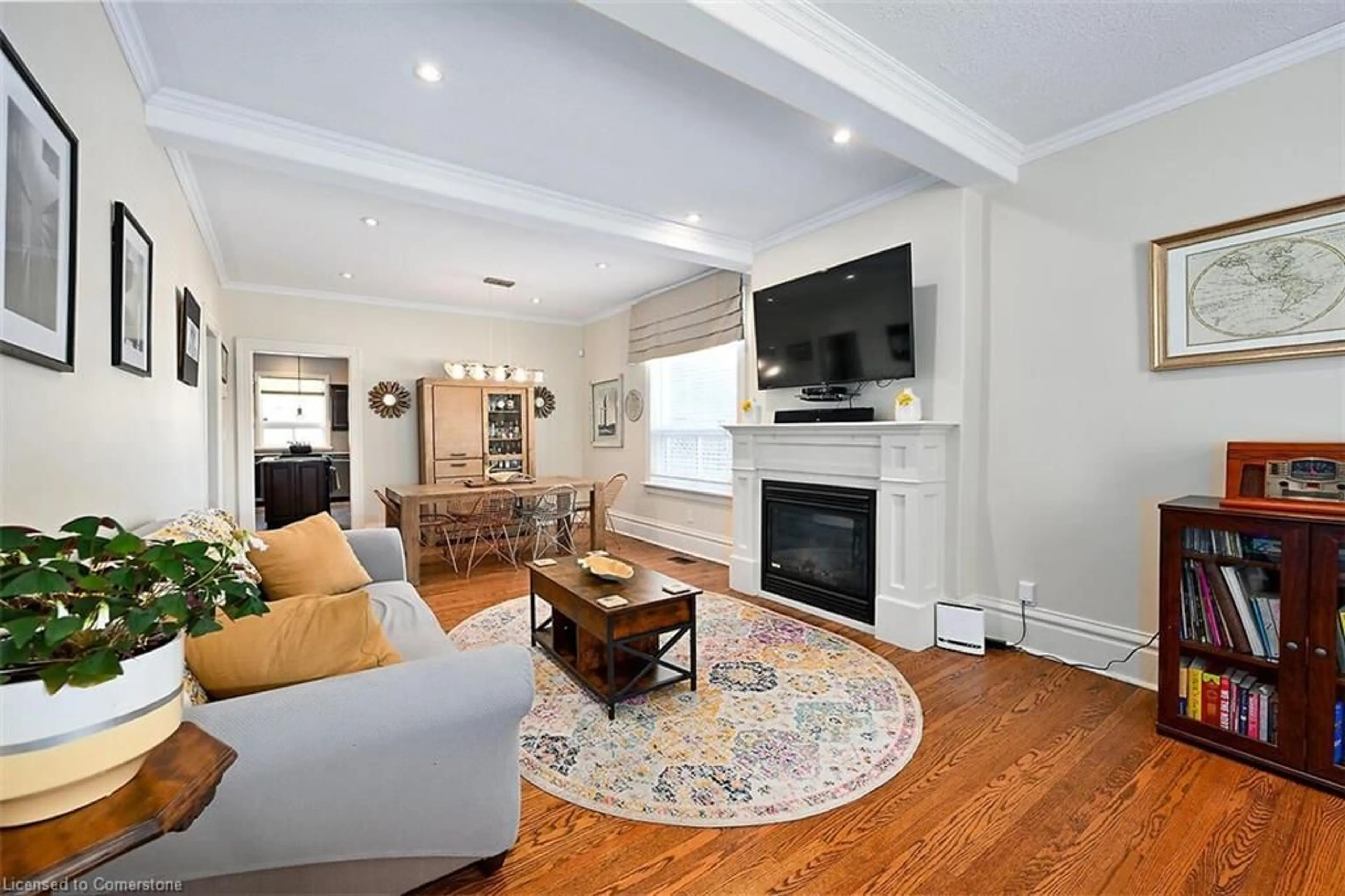 Living room with furniture, unknown for 21 Baldwin St, Dundas Ontario L9H 1A5