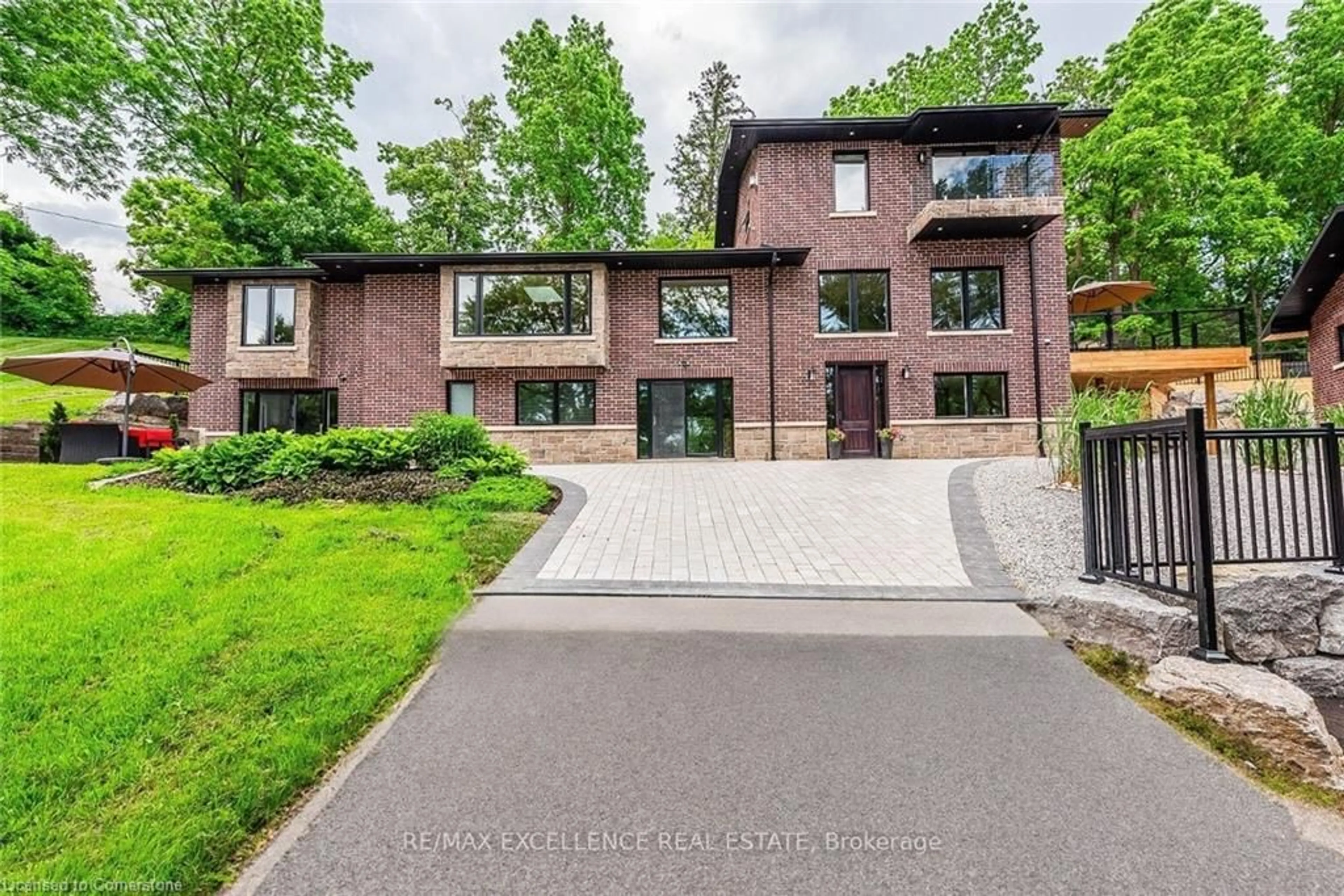 Home with brick exterior material, street for 8949 Mississauga Road, Brampton Ontario L6Y 0C2