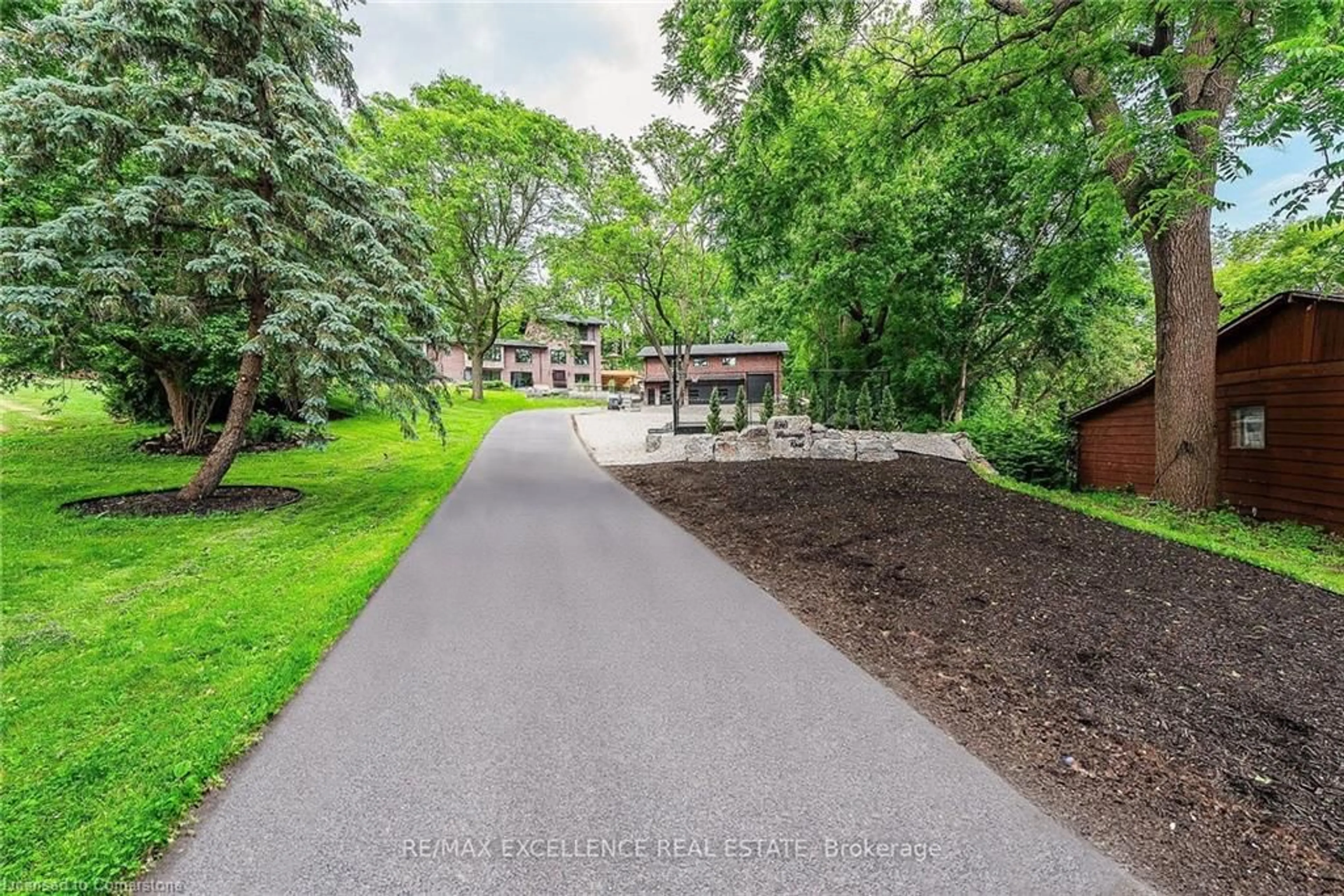 Patio, street for 8949 Mississauga Road, Brampton Ontario L6Y 0C2