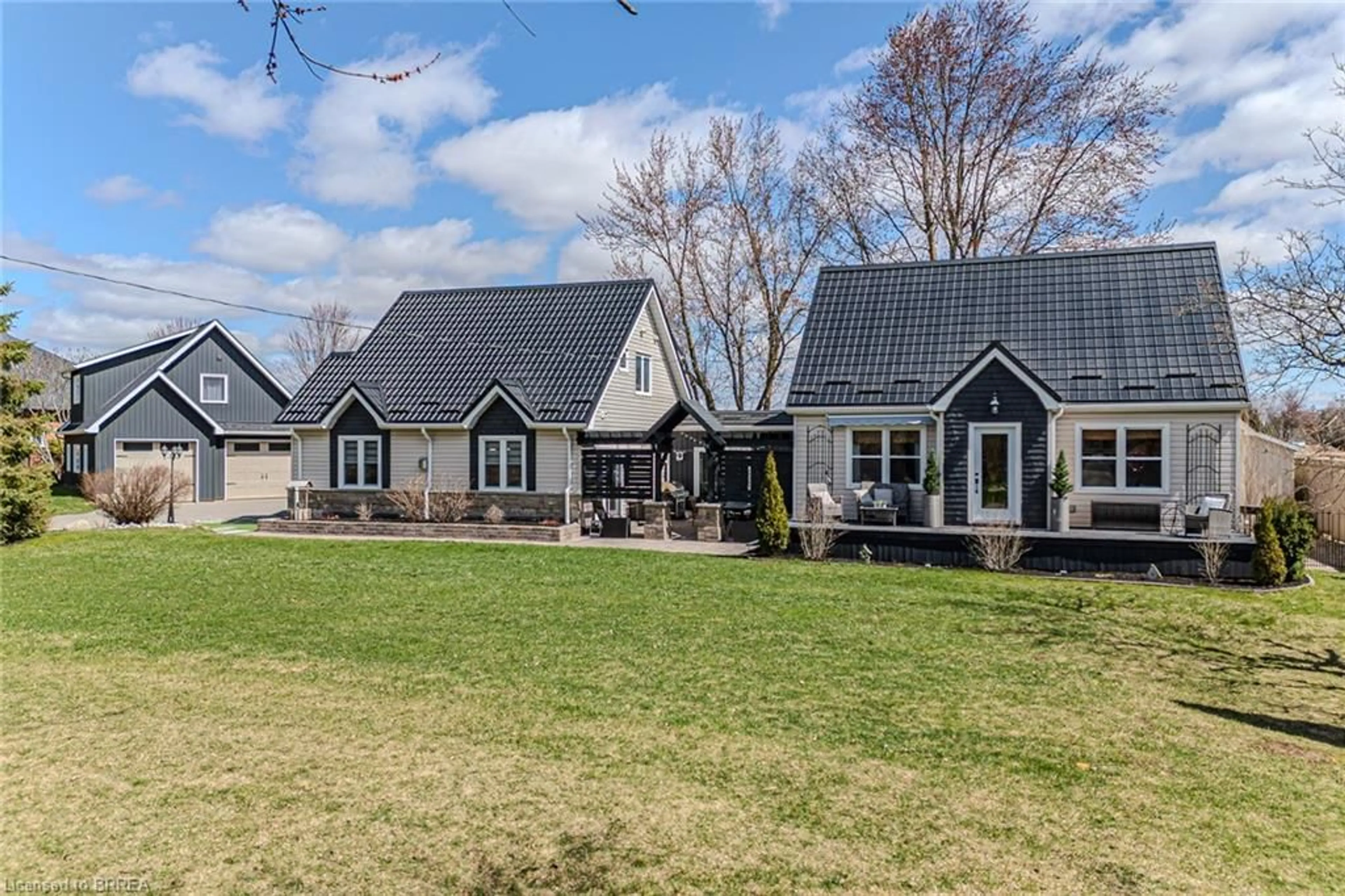 Home with vinyl exterior material, street for 12133 Eighth Line, Glen Williams Ontario L7G 4S4