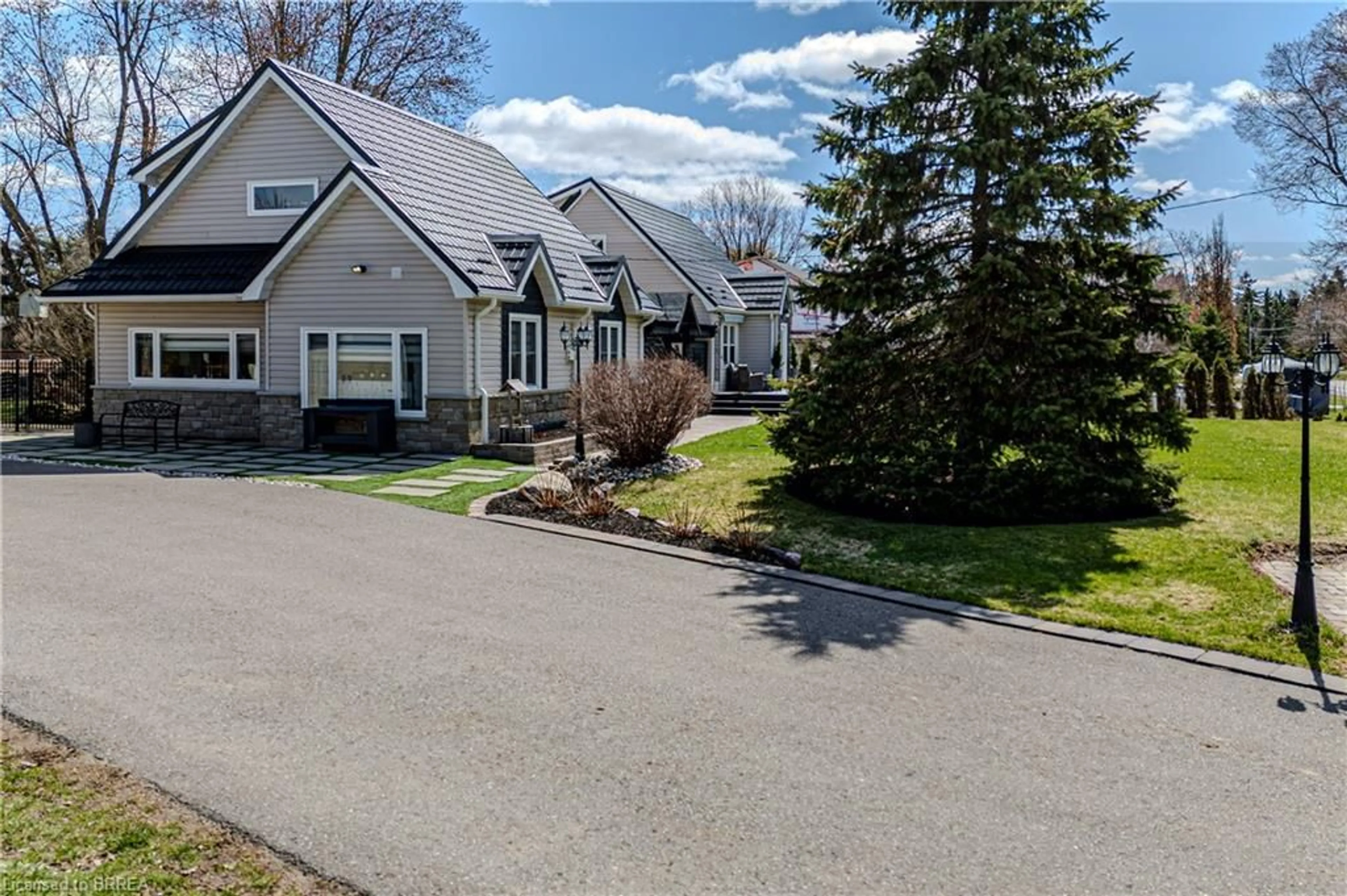 A pic from outside/outdoor area/front of a property/back of a property/a pic from drone, street for 12133 Eighth Line, Glen Williams Ontario L7G 4S4