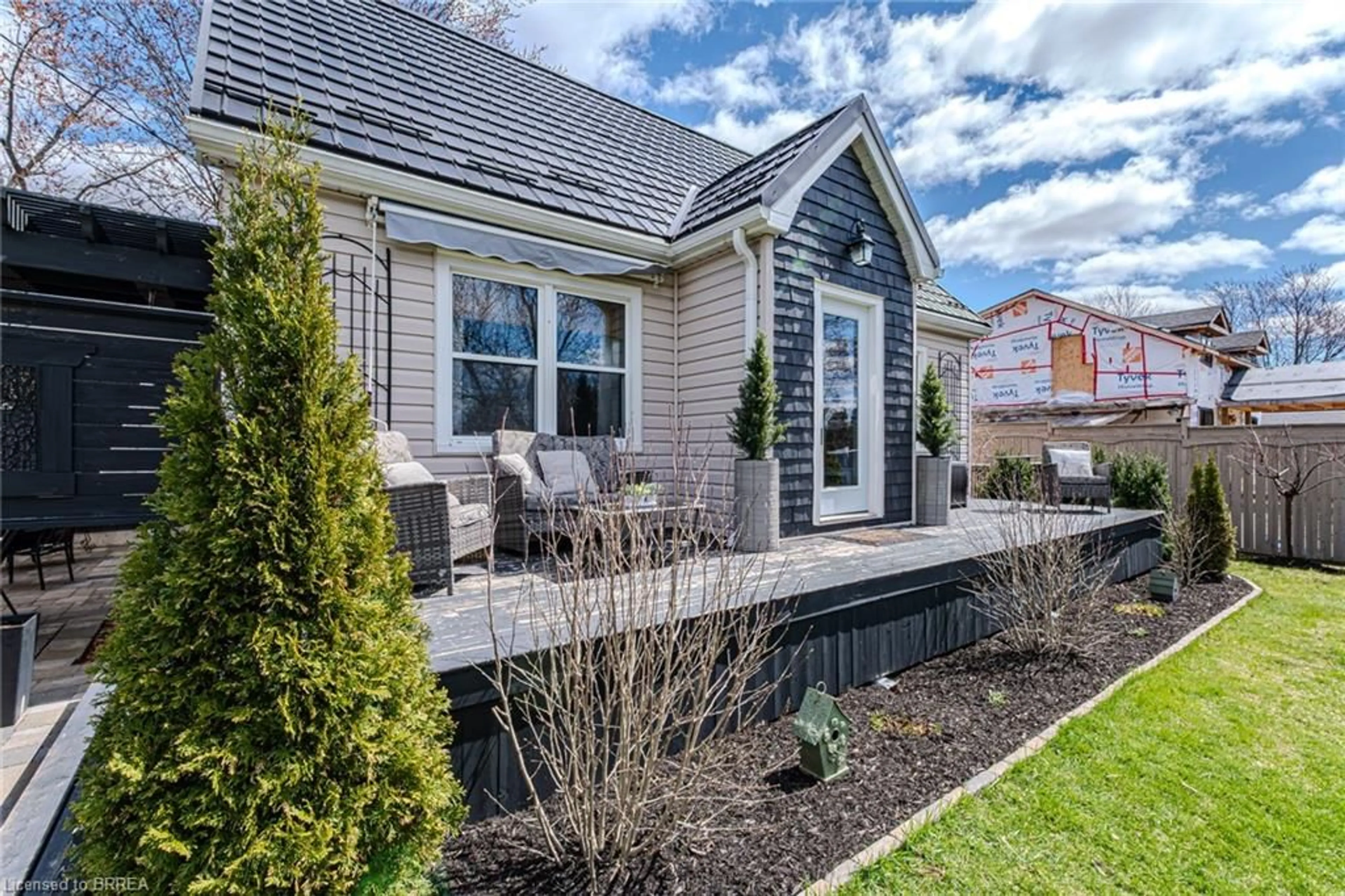 Home with vinyl exterior material, street for 12133 Eighth Line, Glen Williams Ontario L7G 4S4