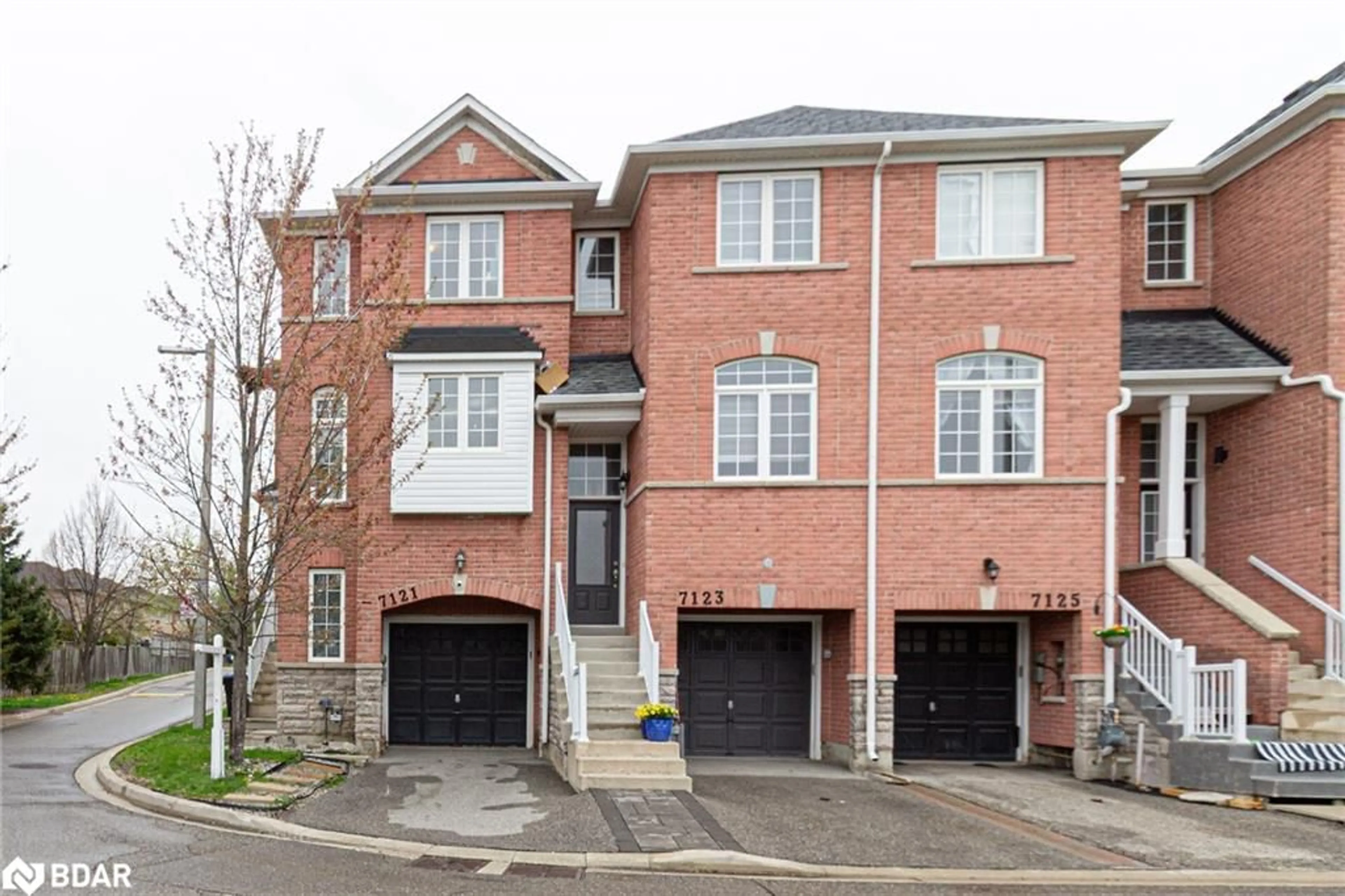 Home with brick exterior material, street for 7121 Fairmeadow Cres, Mississauga Ontario L5N 8R6