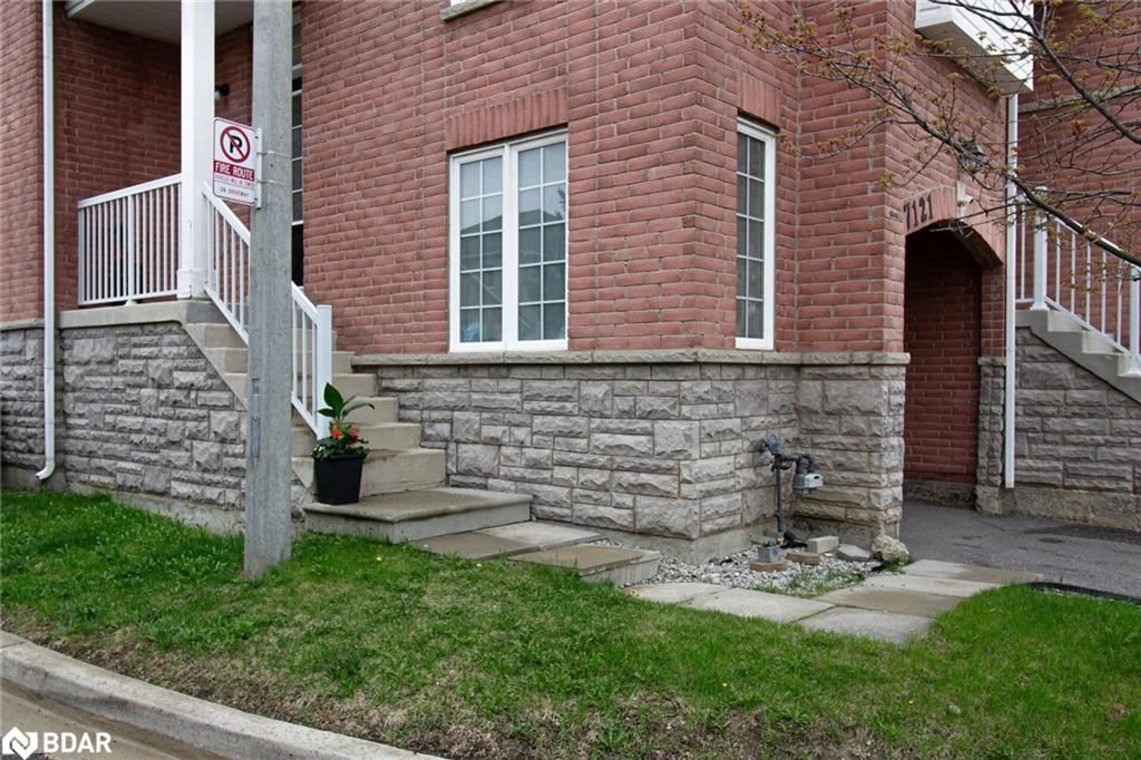 Home with brick exterior material, street for 7121 Fairmeadow Cres, Mississauga Ontario L5N 8R6
