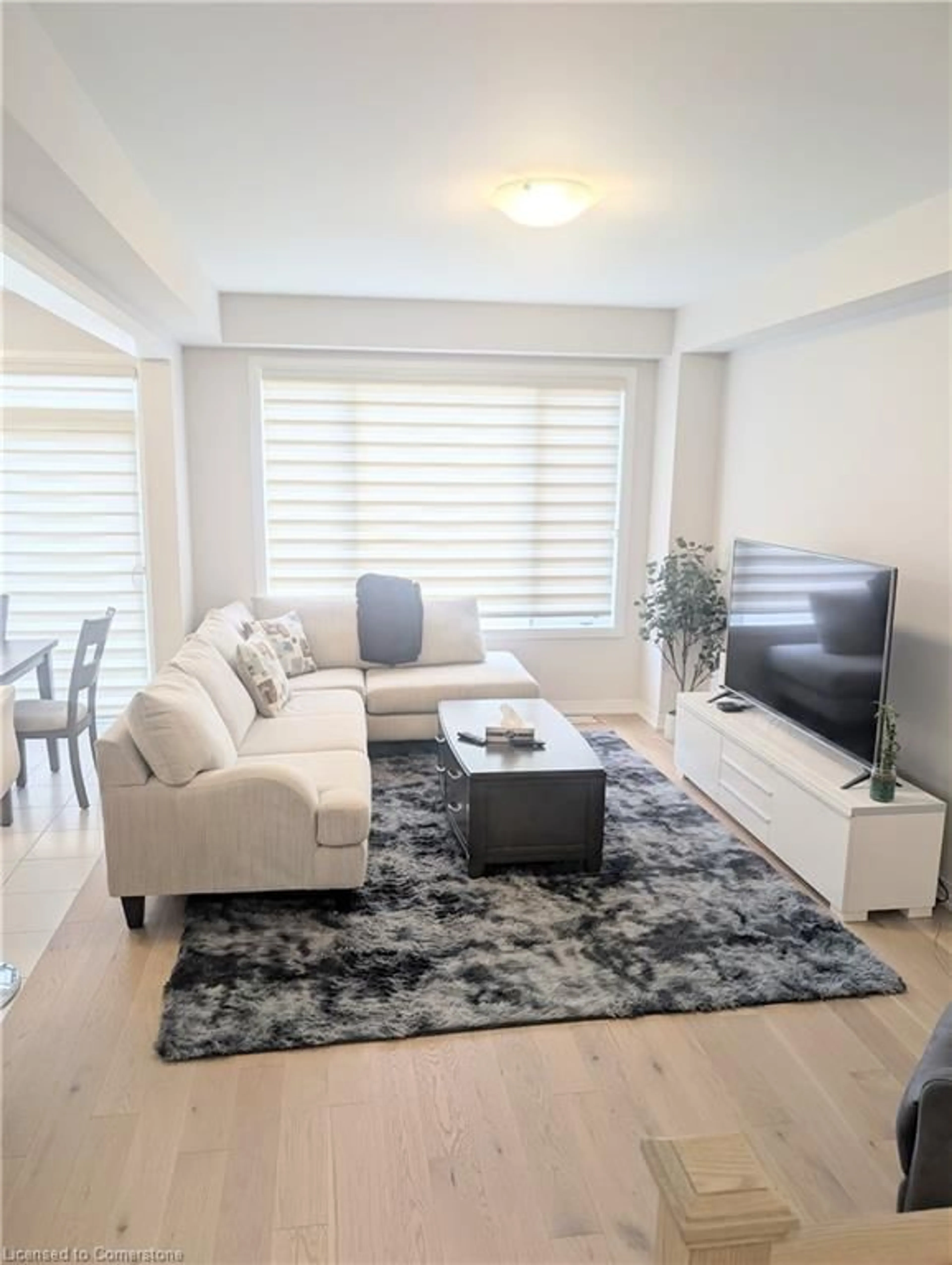 Living room with furniture, unknown for 32 Crossmore Cres, Cambridge Ontario N1S 0C7
