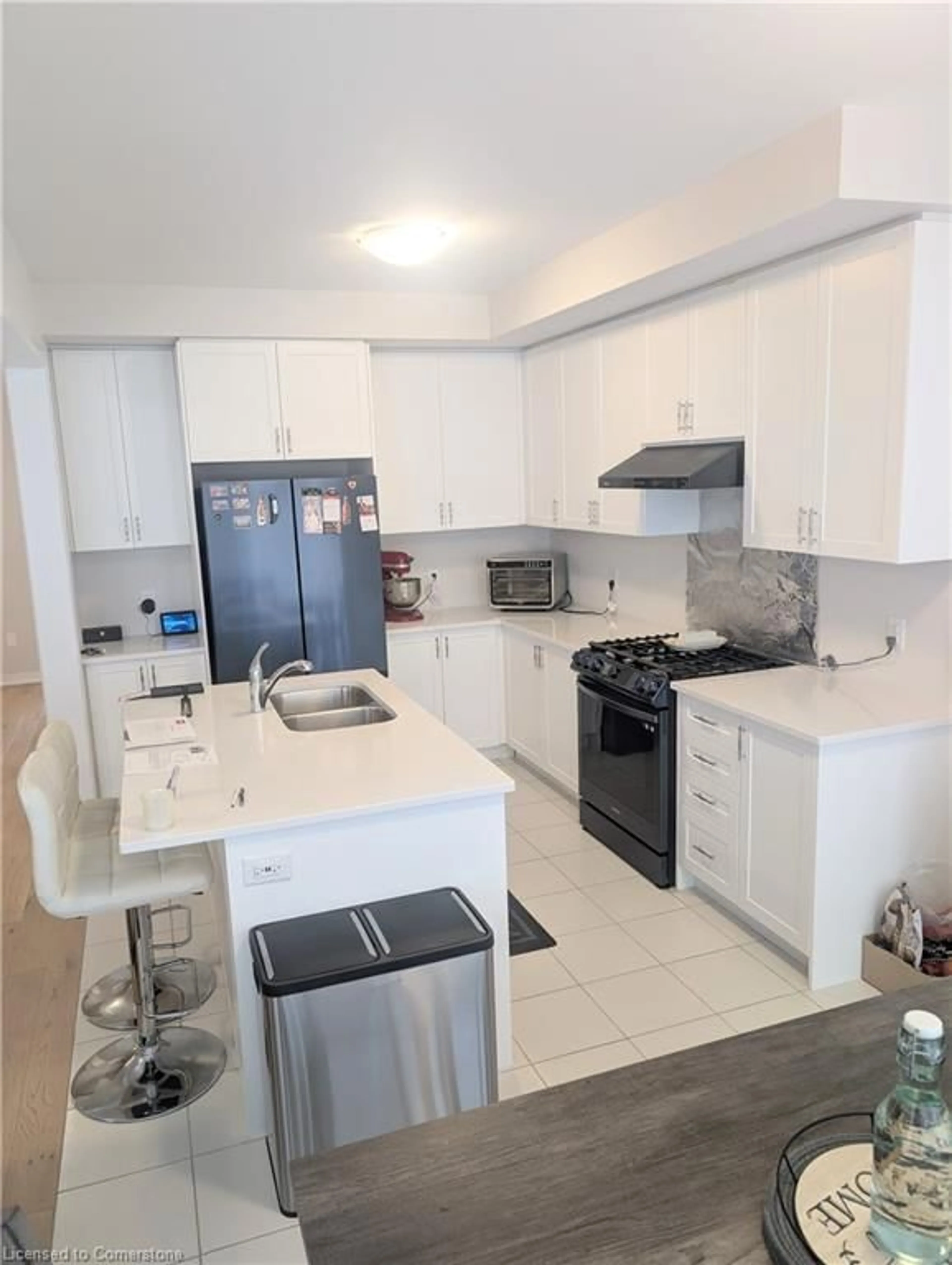 Standard kitchen, unknown for 32 Crossmore Cres, Cambridge Ontario N1S 0C7