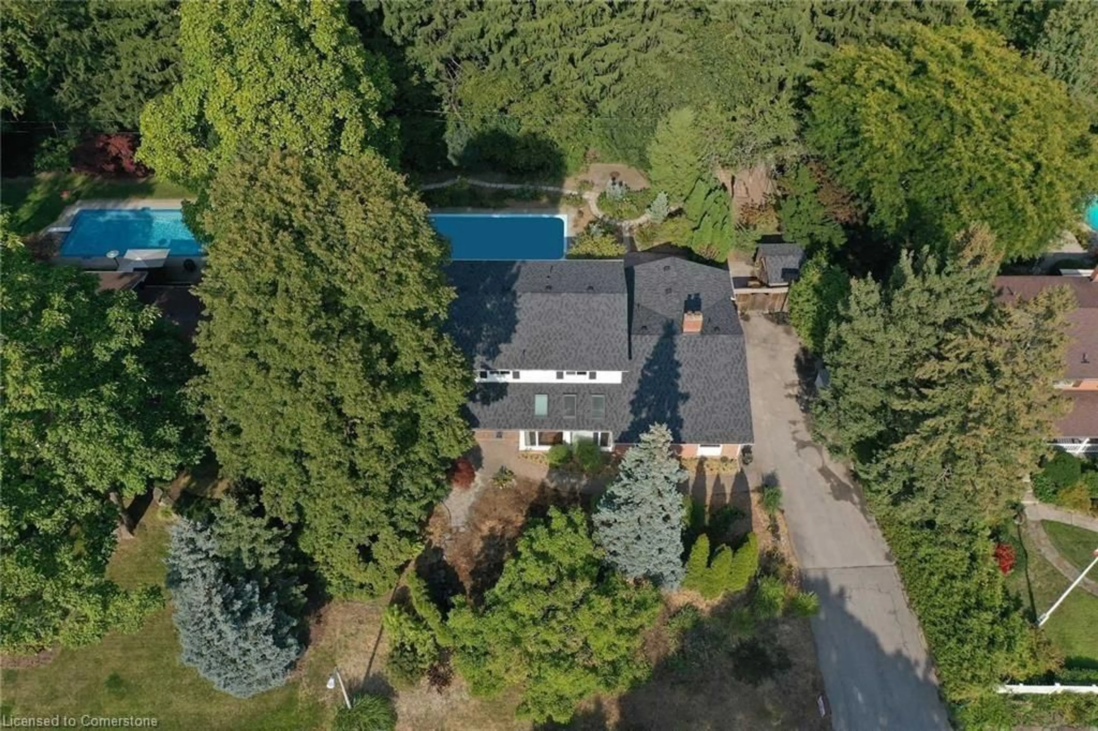A pic from outside/outdoor area/front of a property/back of a property/a pic from drone, unknown for 145 Wolfdale Ave, Oakville Ontario L6L 4R9