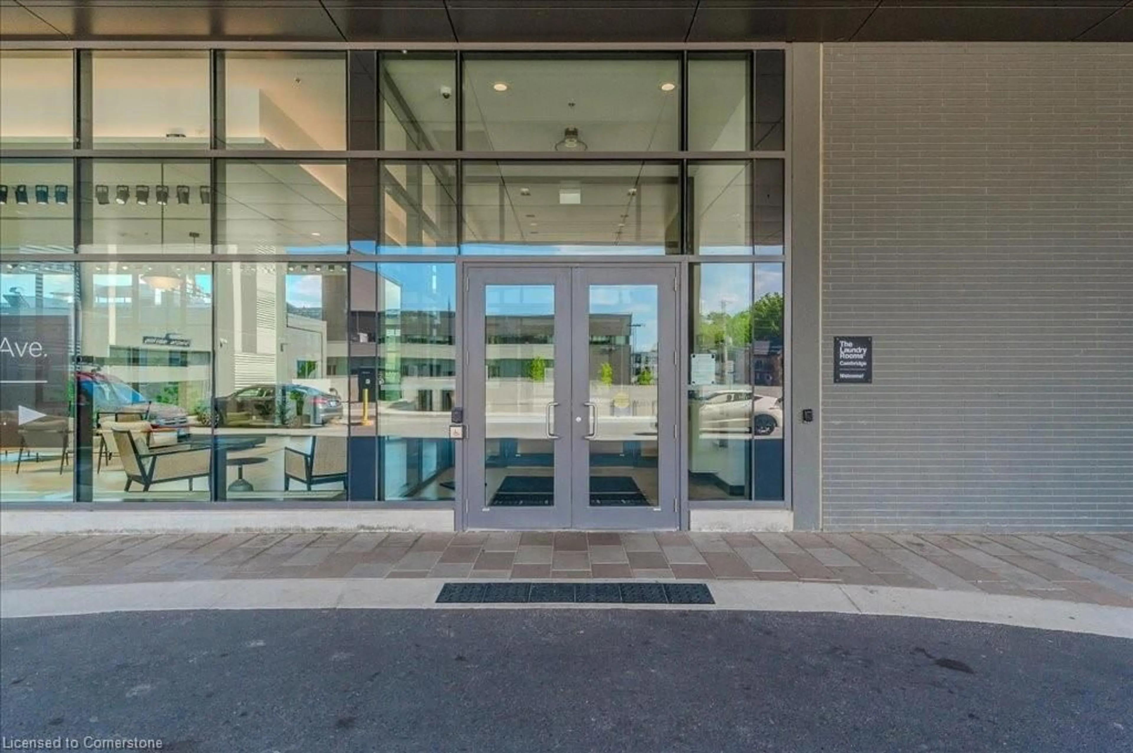 Indoor foyer for 15 Glebe St #1406, Cambridge Ontario N1S 0C3