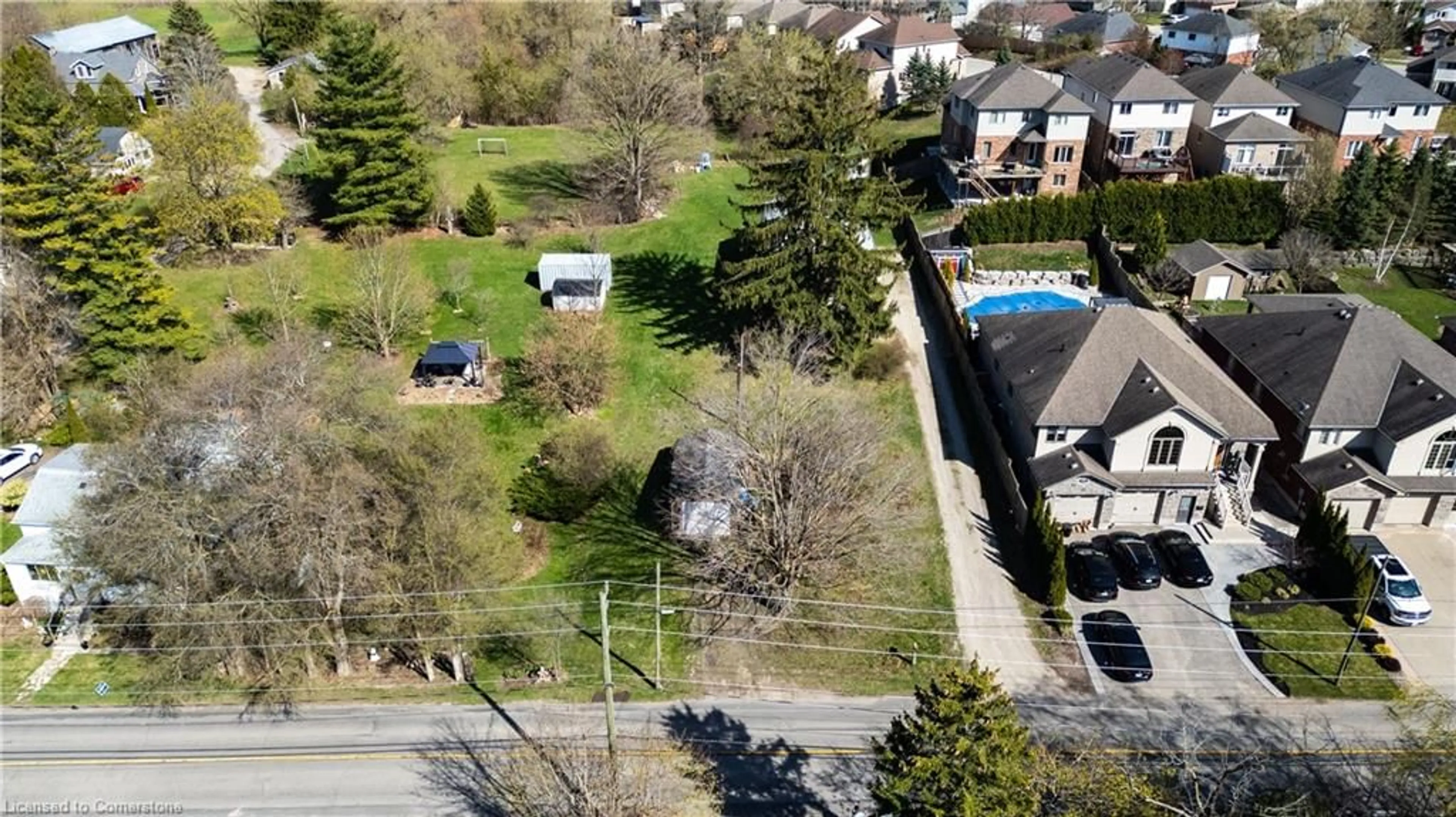 A pic from outside/outdoor area/front of a property/back of a property/a pic from drone, street for 394 River Rd, Cambridge Ontario N3C 2B7